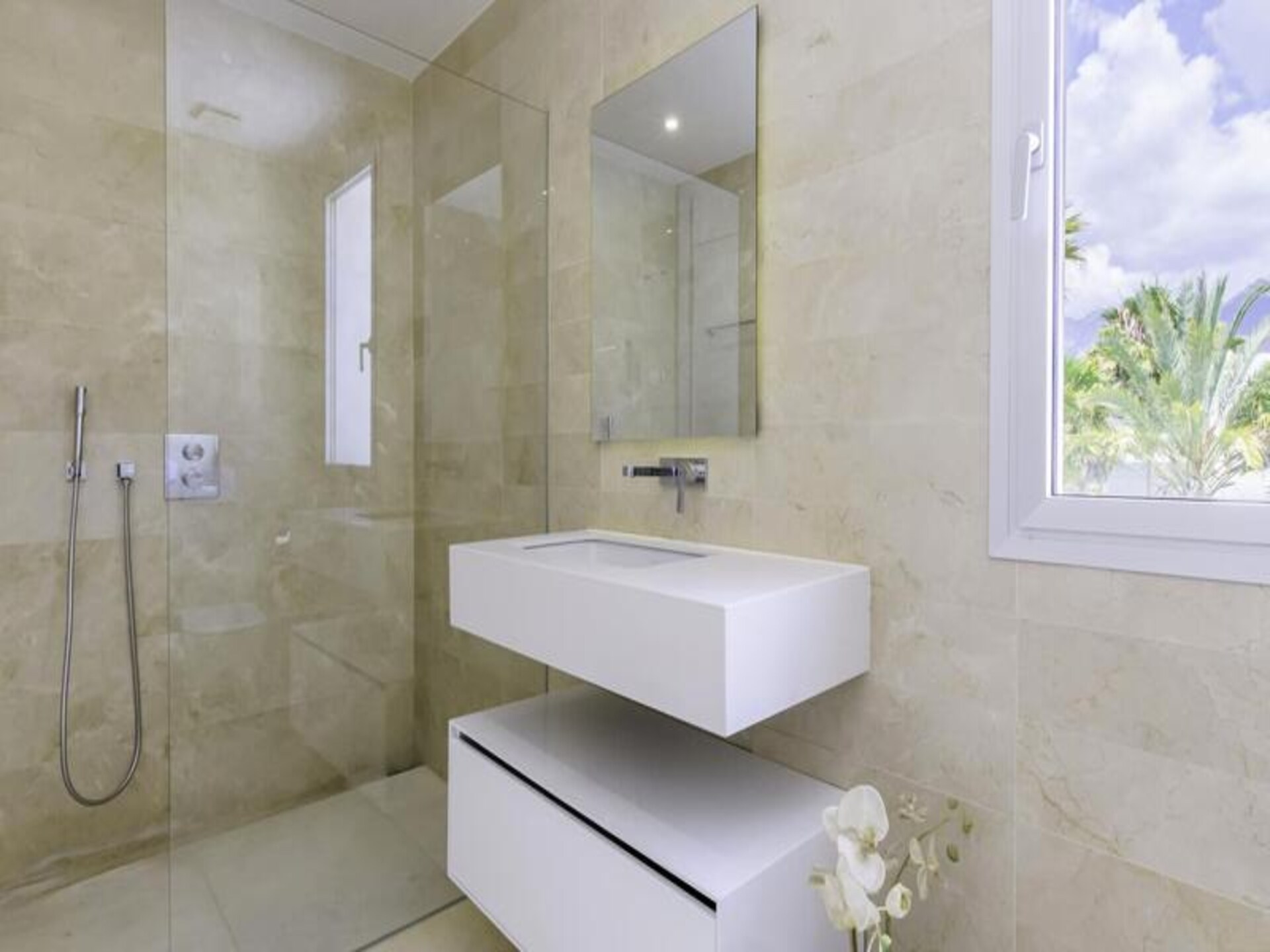 Luxe appartement bij Marbella met zeezicht, tuin en 3 slaapkamers - foto 17