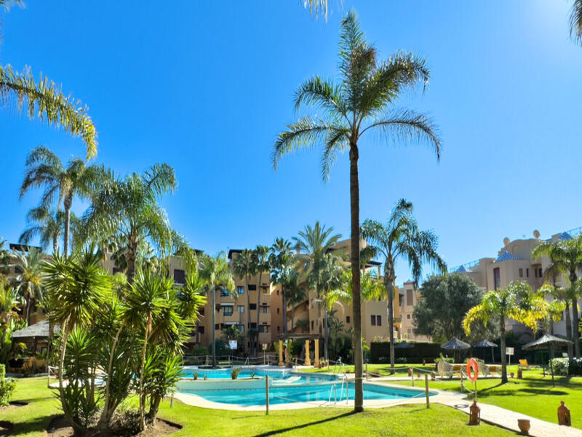 Luxe appartement aan het strand met privéstrand in Estepona - foto 24