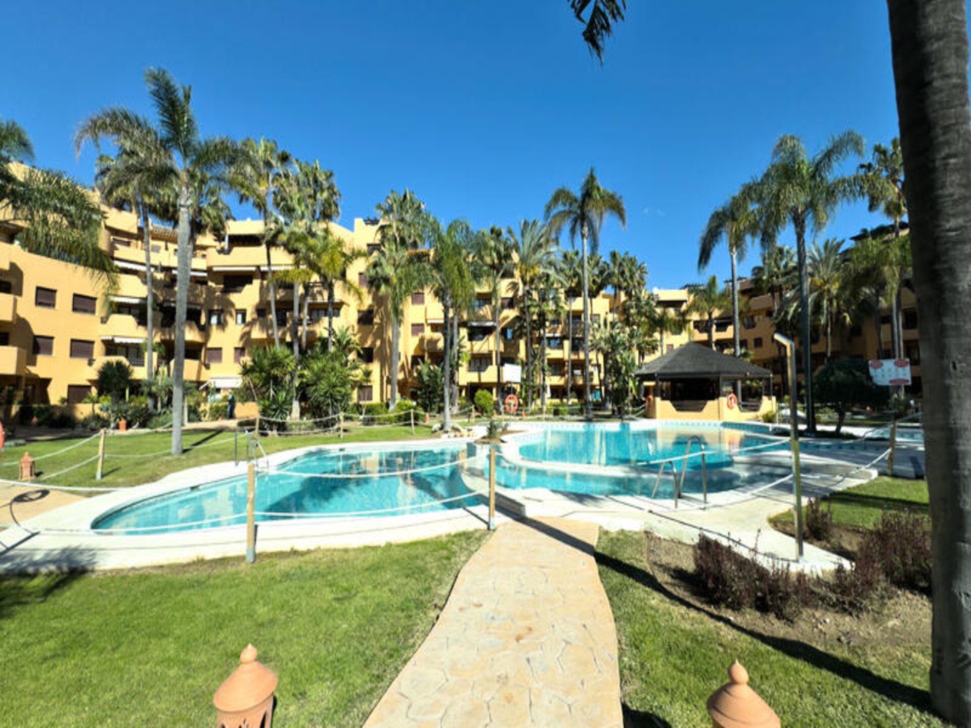 Luxe appartement aan het strand met privéstrand in Estepona - foto 30