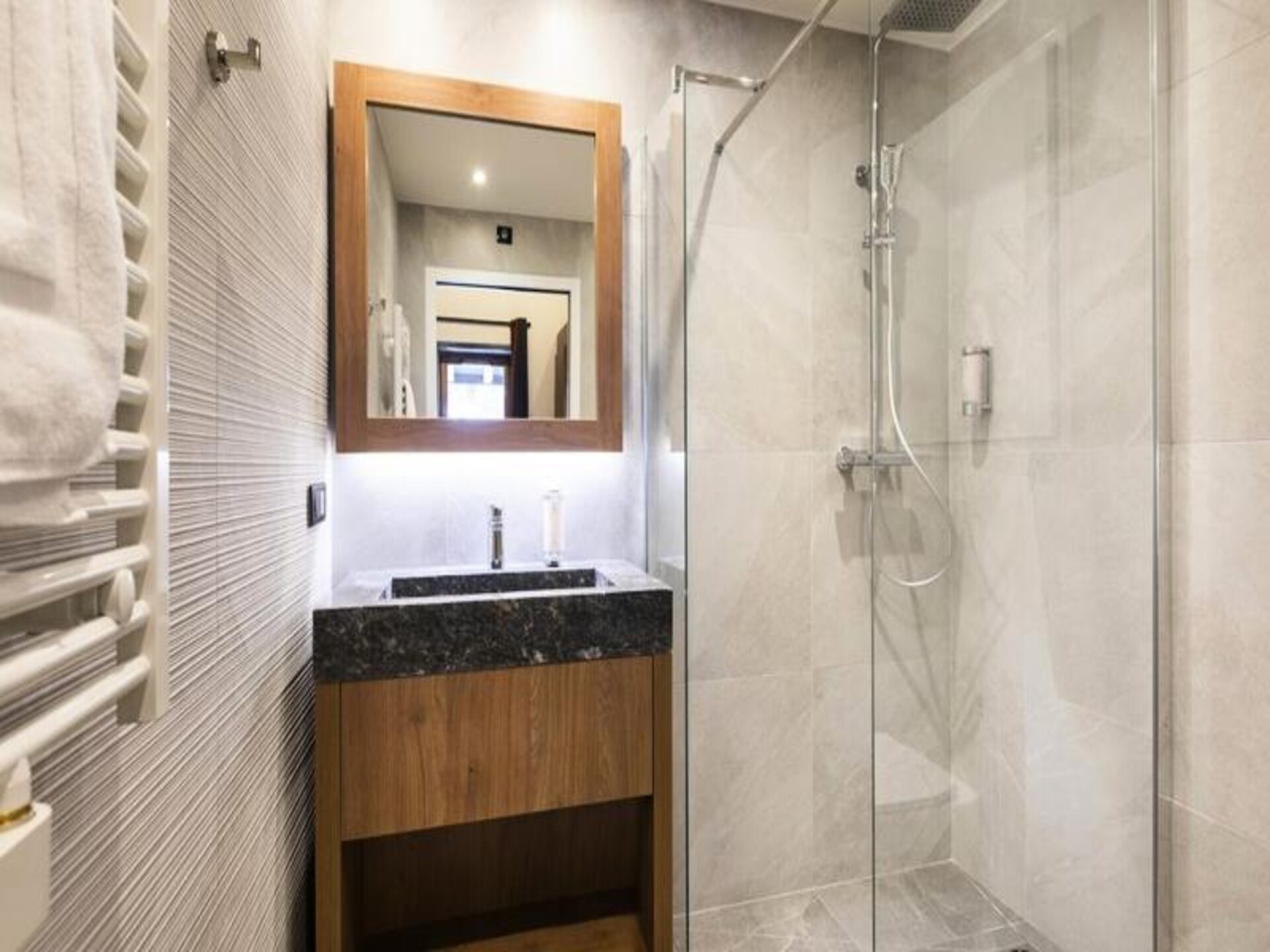 Luxe 10-persoons appartement met wellness & uitzicht op de Alpen - foto 23
