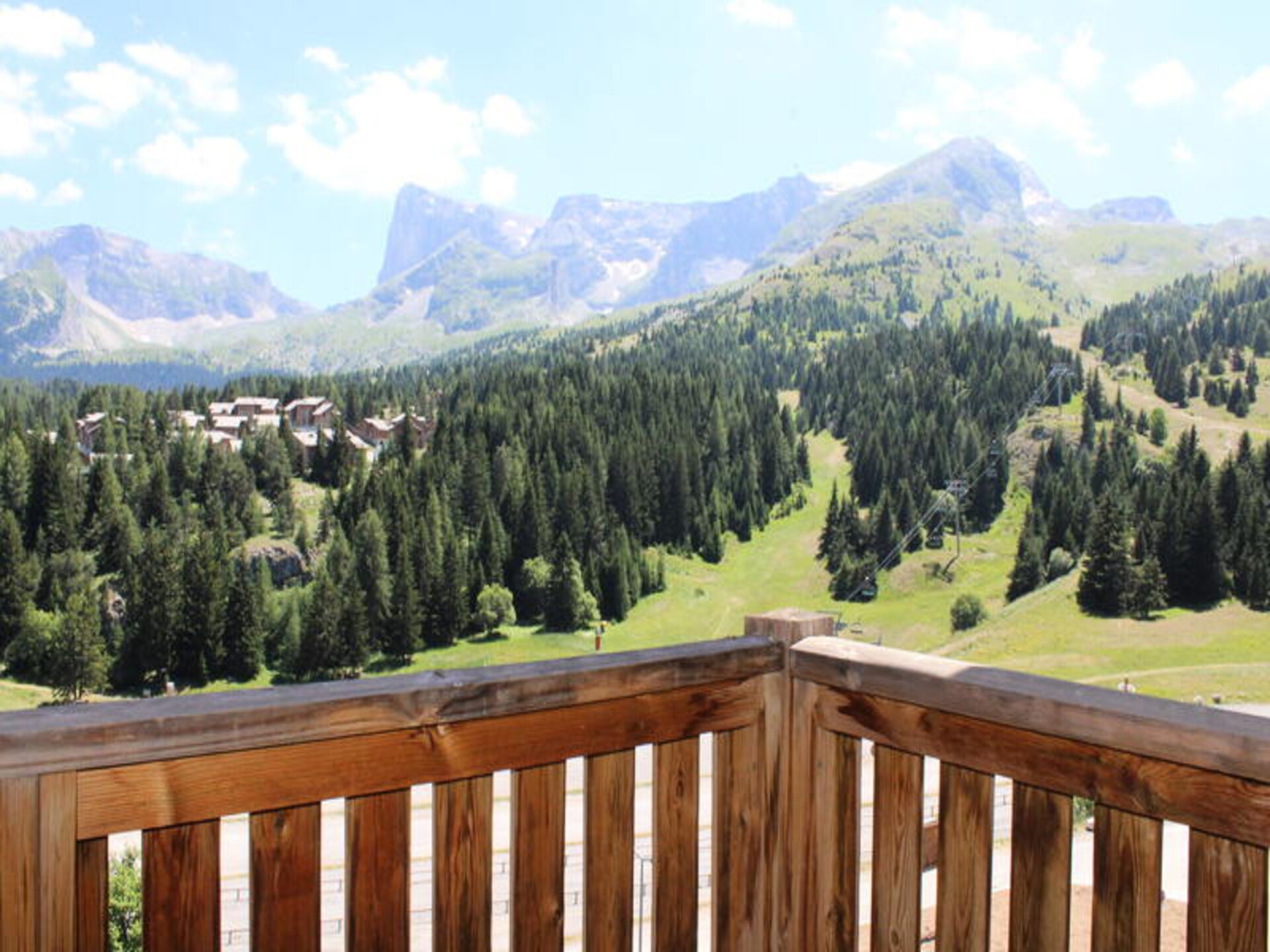 Appartement 6 pers. met balkon en uitzicht op Pic de Bure, vlakbij de piste - foto 12