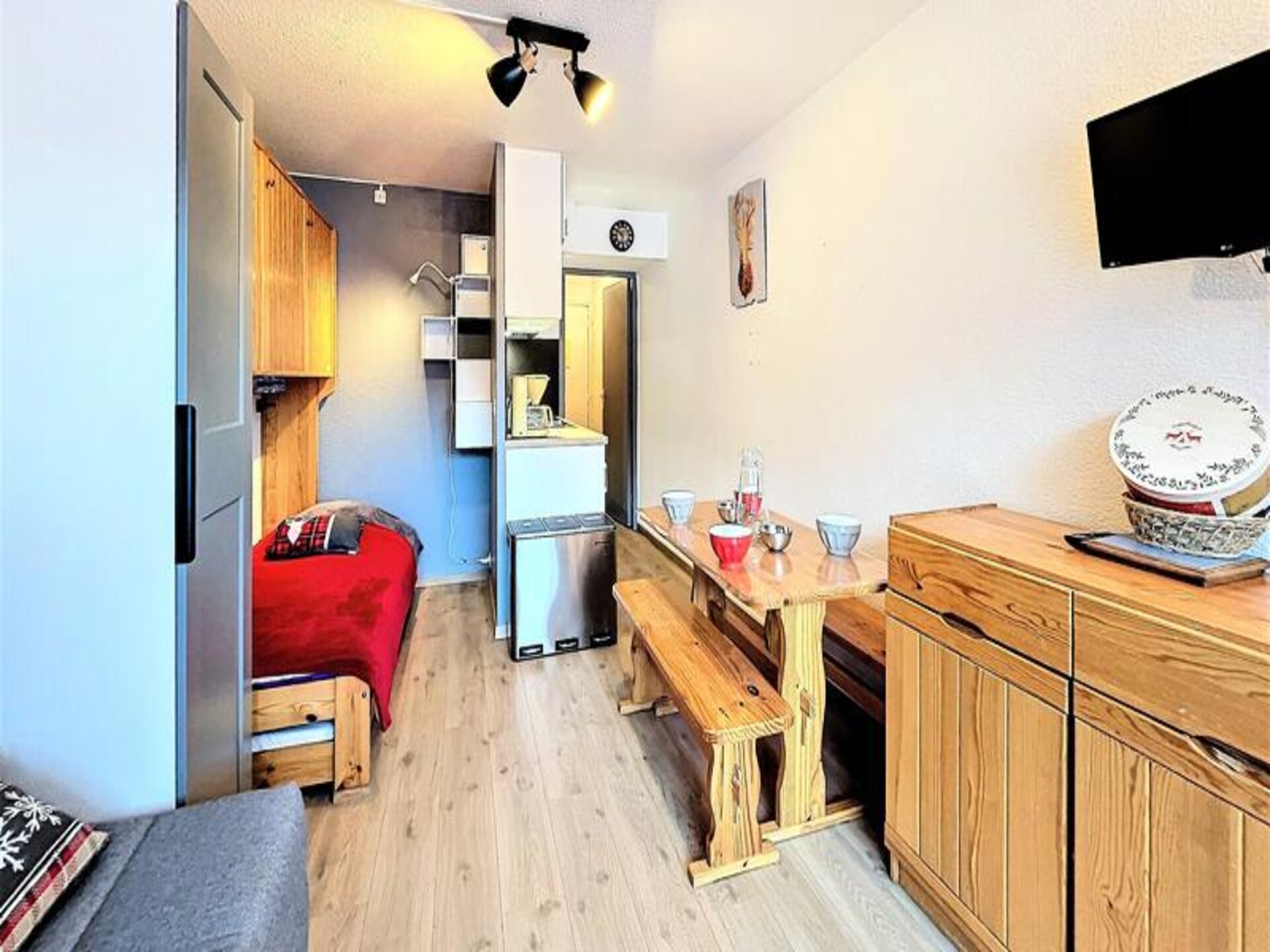 Knusse studio op de piste in Le Corbier met zuidbalkon en zwembad - foto 12