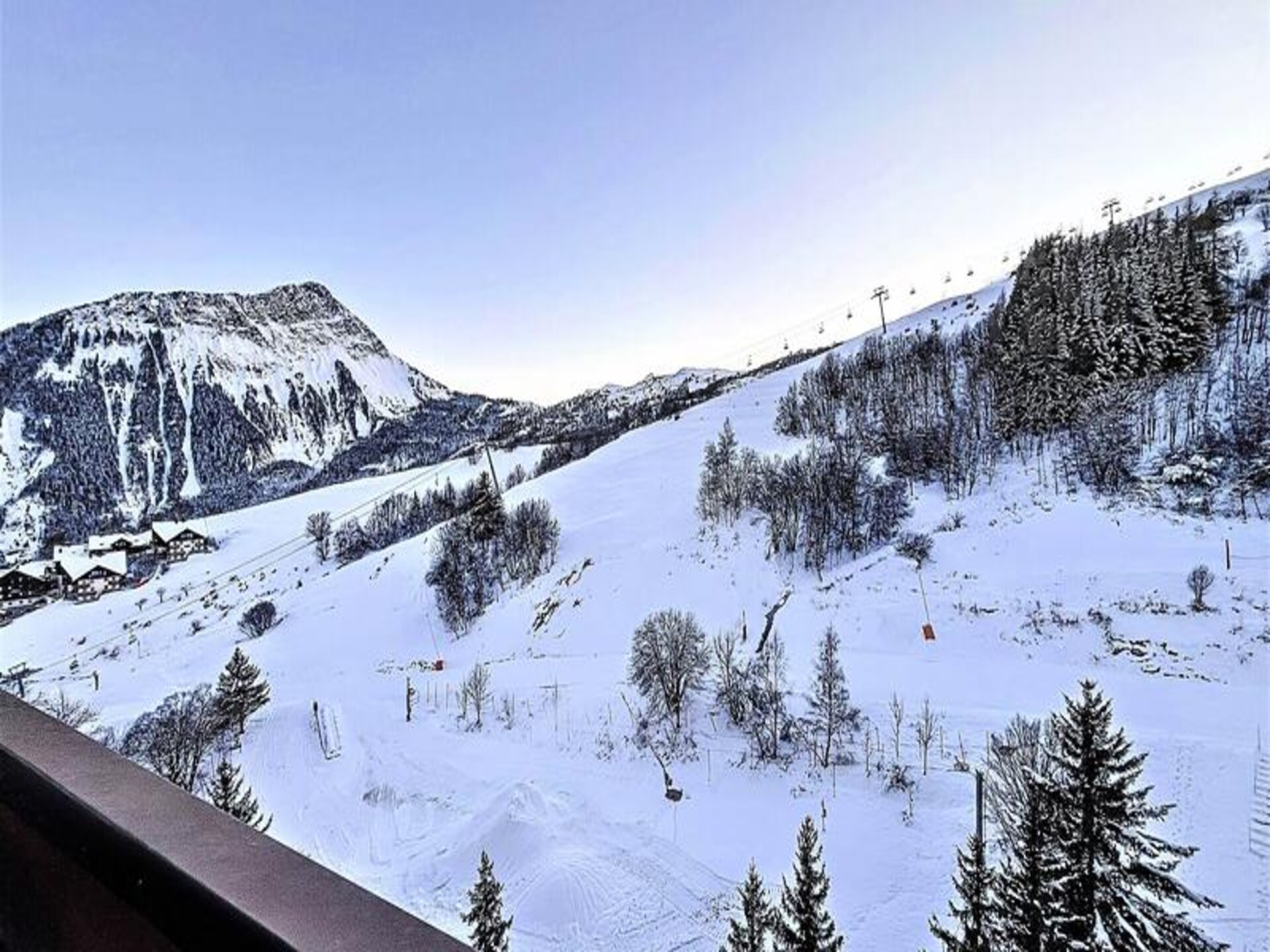 Knusse studio op de piste in Le Corbier met zuidbalkon en zwembad - foto 17