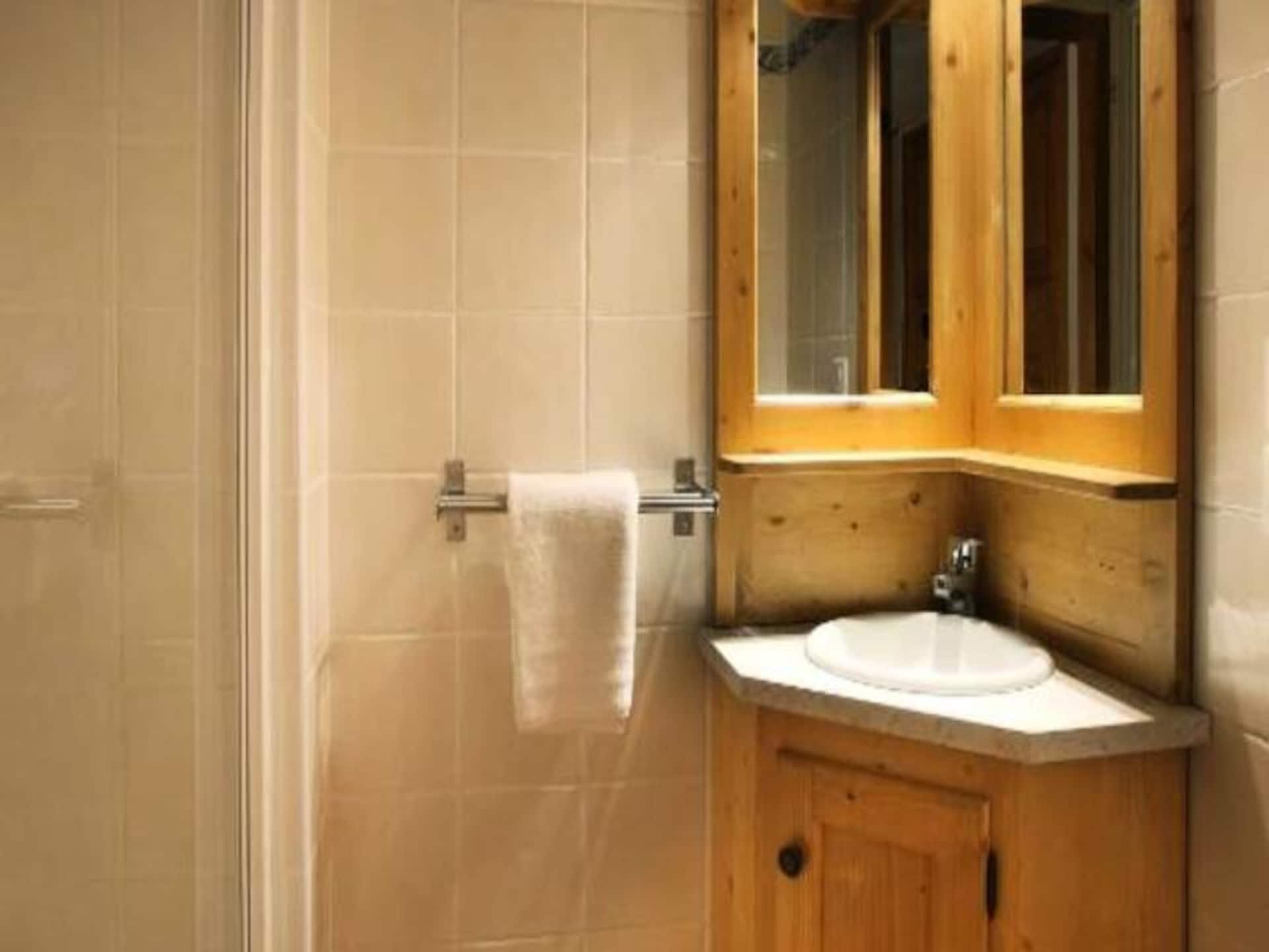 Authentiek chalet-appartement op 1350m met zwembad, direct aan de piste in Oz - foto 17