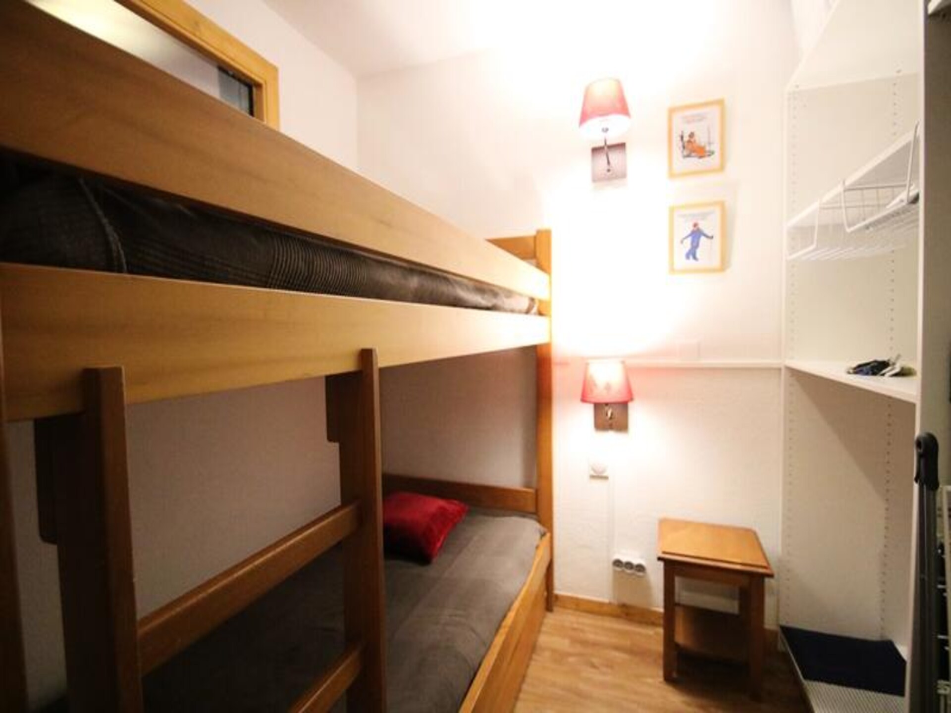 Knus appartement op de piste in Puy Saint Vincent met zwembad en sauna - foto 3