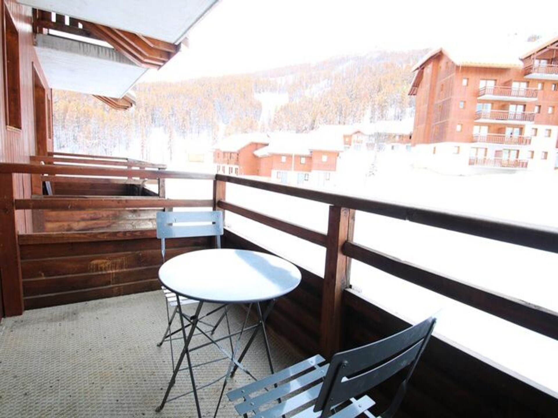 Knus appartement op de piste in Puy Saint Vincent met balkon en zwembad - foto 2