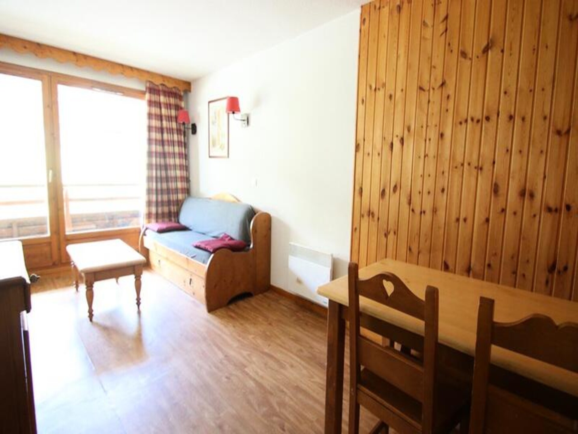 Knus appartement op de piste in Puy Saint Vincent met balkon en zwembad - foto 4