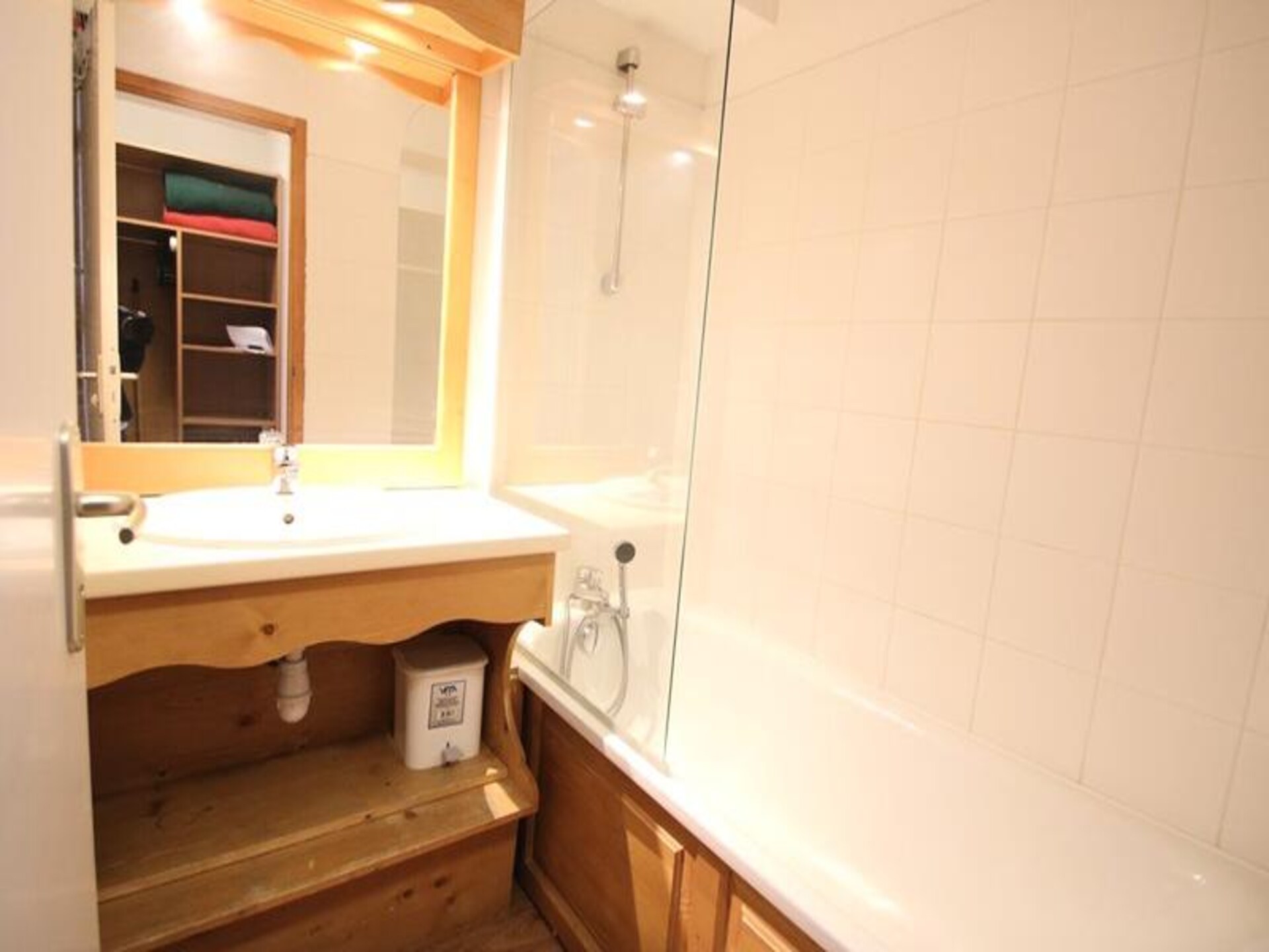 Knus appartement op de piste in Puy Saint Vincent met balkon en zwembad - foto 7