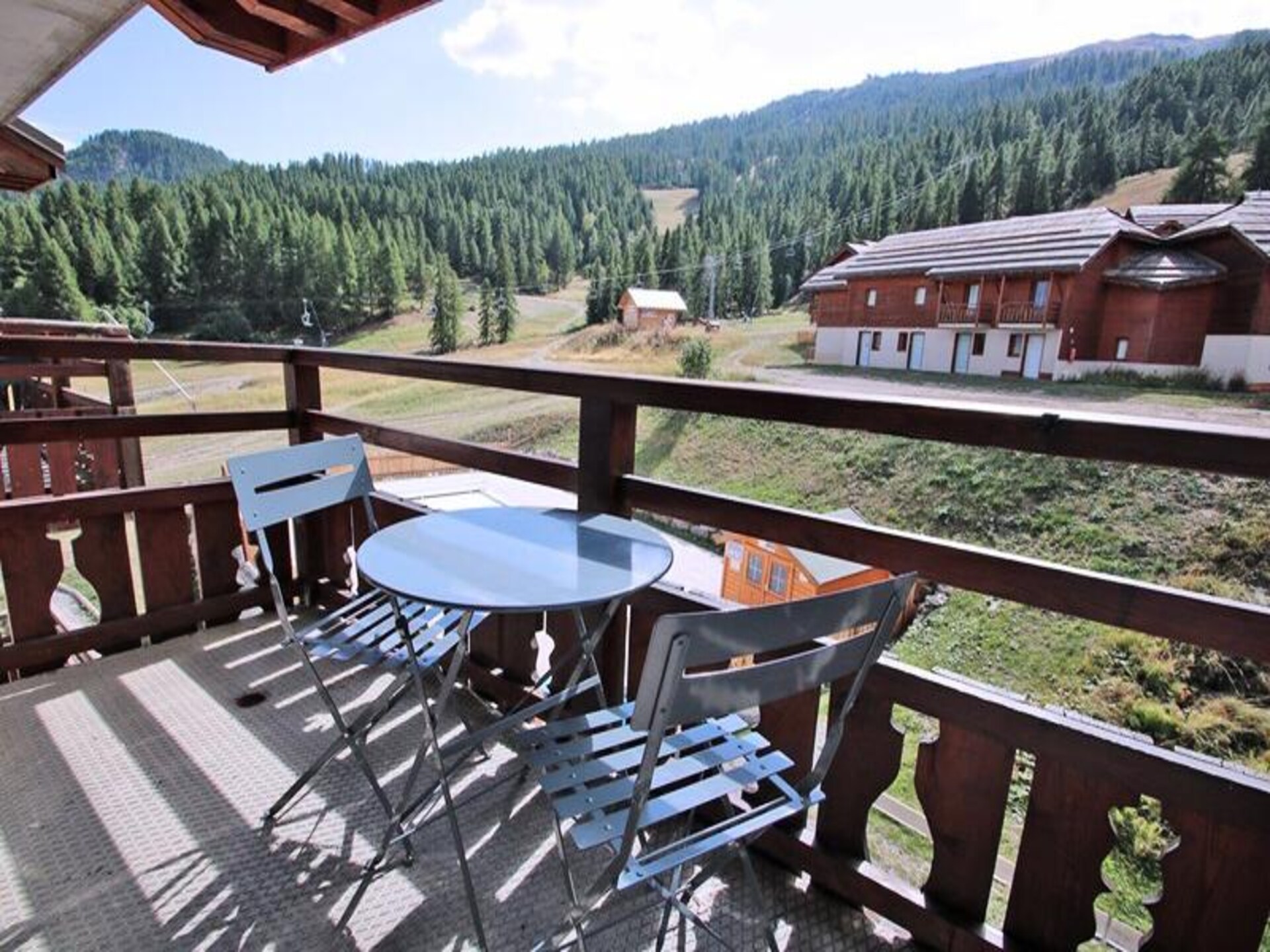 Knus appartement op de piste in Puy Saint Vincent met zwembad en sauna - foto 9