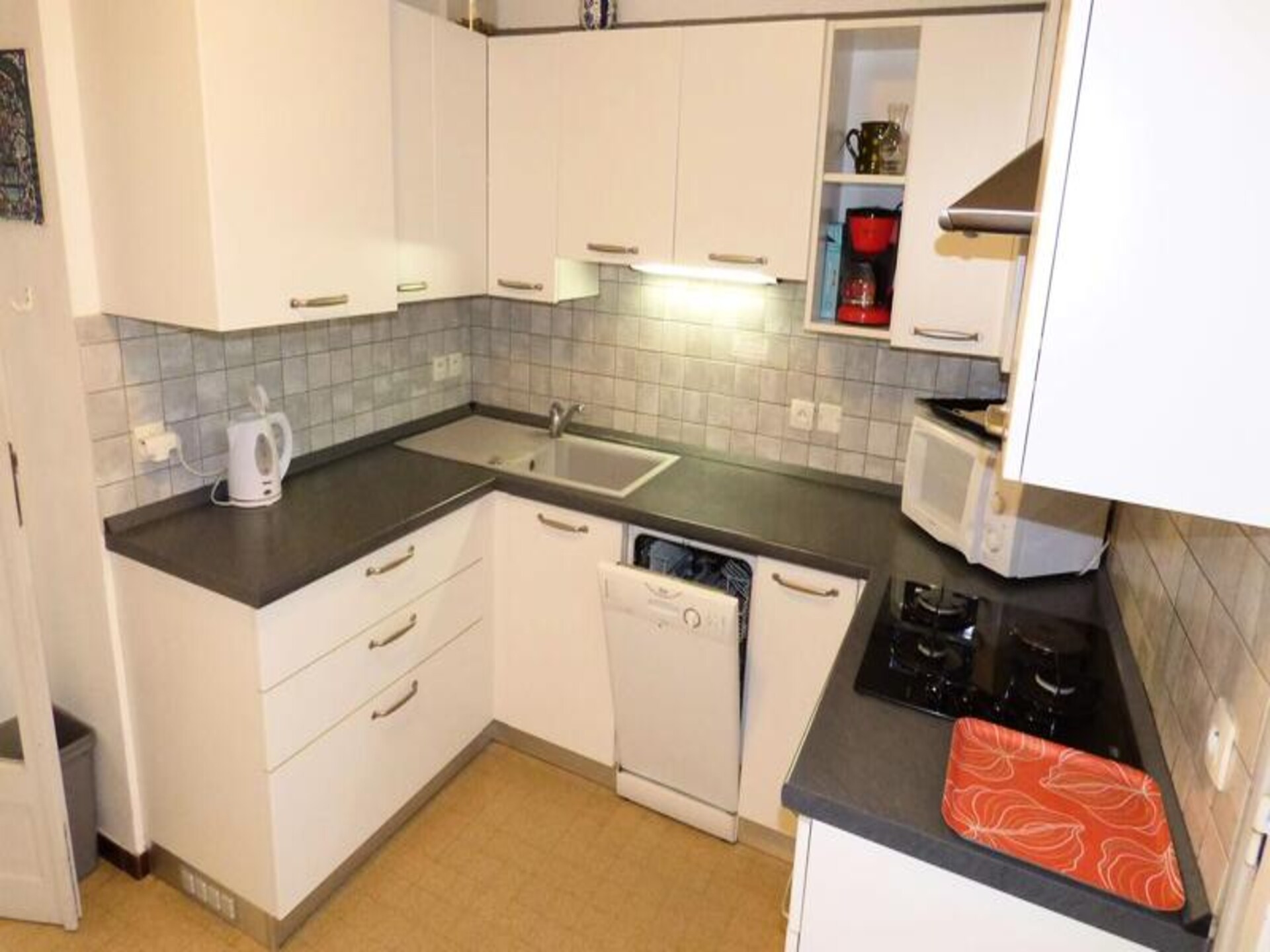 Appartement met omheinde tuin op loopafstand van haven en strand in Sanary-sur-Mer - foto 7