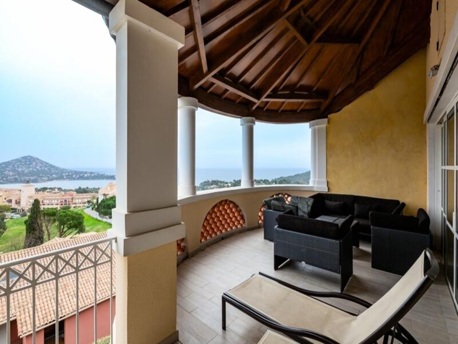 Zonovergoten appartement op de Rivièra met panoramisch zeezicht voor 8 personen - foto 26