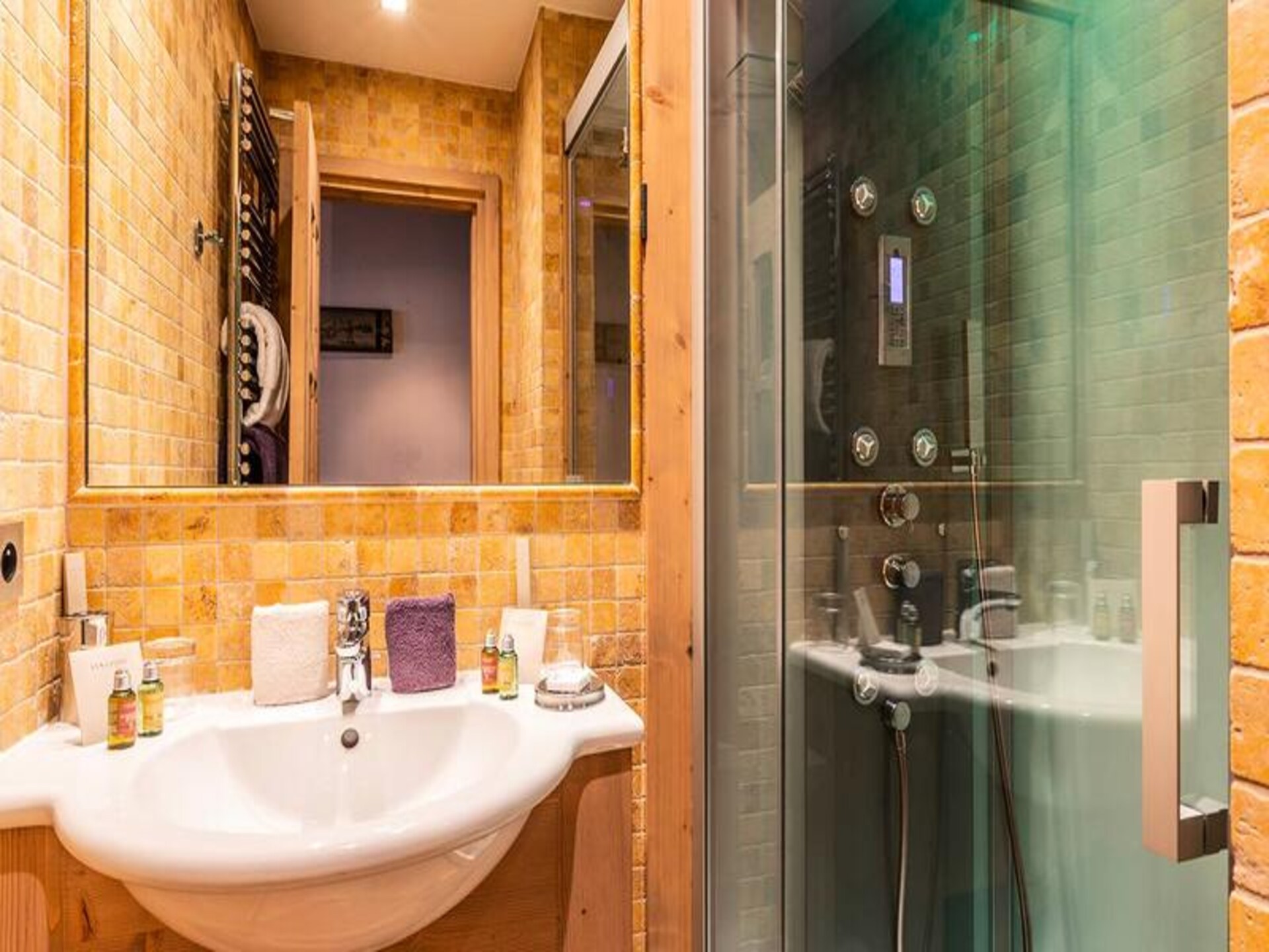 Luxueus appartement in hartje Courchevel 1850 met balkon en skiberging - foto 9