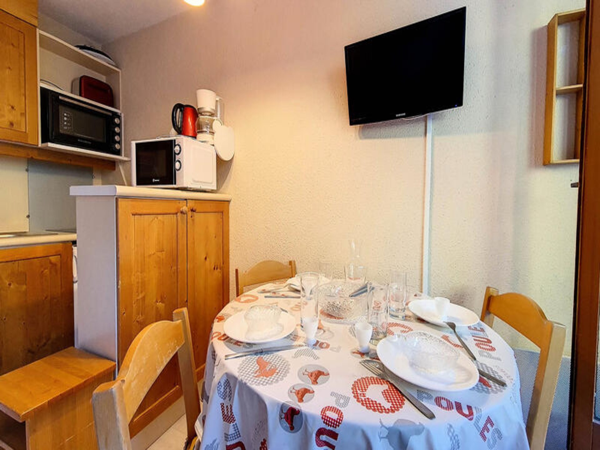 Studio Les Menuires: ski-in/ski-out met balkon en uitzicht op de Alpen - foto 11
