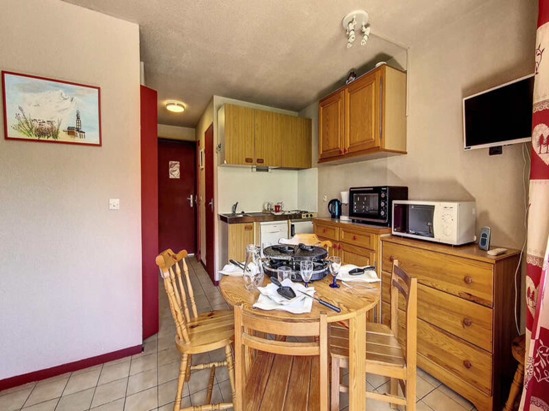 Knusse studio op de 6e verdieping met balkon en uitzicht op de bergen - foto 8