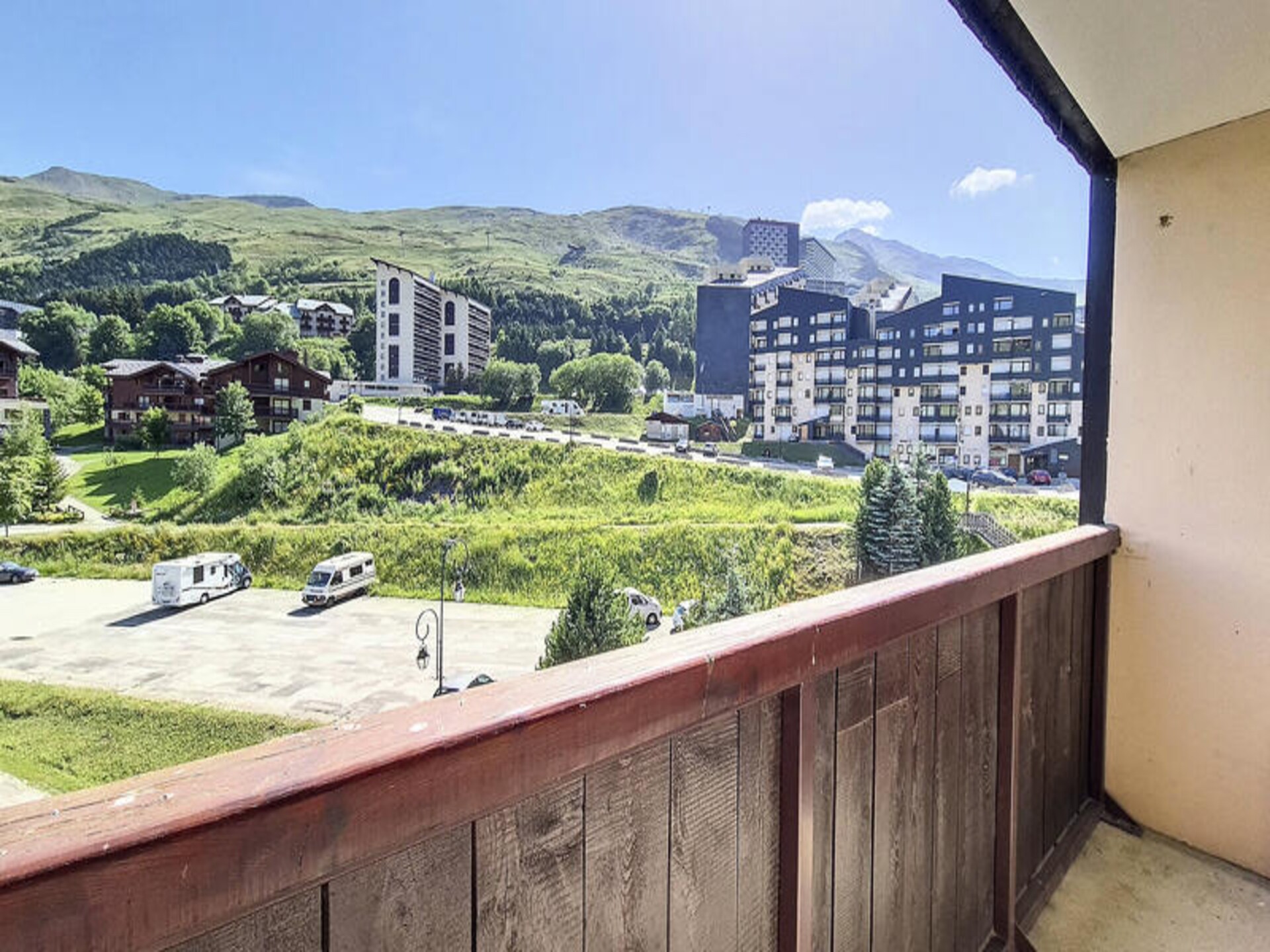 Knusse studio op de 6e verdieping met balkon en uitzicht op de bergen - foto 13