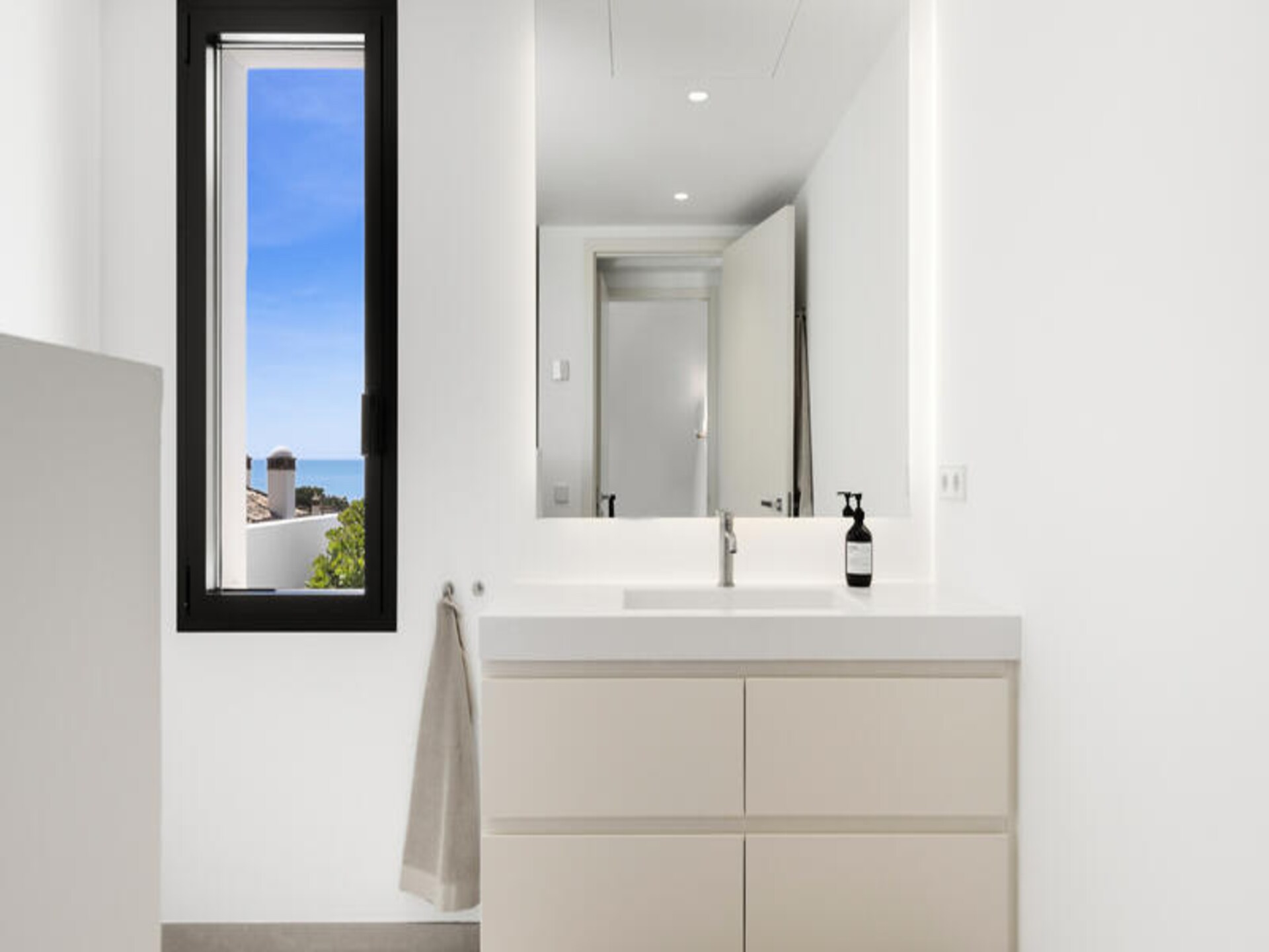 Luxe strandappartement in Marbella met privézwembad, op 5 minuten van het strand - foto 24