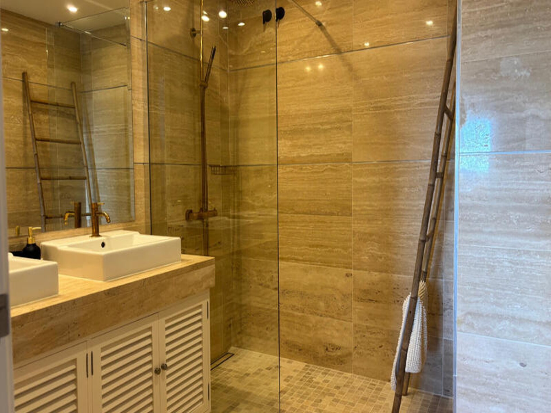 Stijlvol appartement met 3 slaapkamers en panoramisch uitzicht in Benahavís - foto 18
