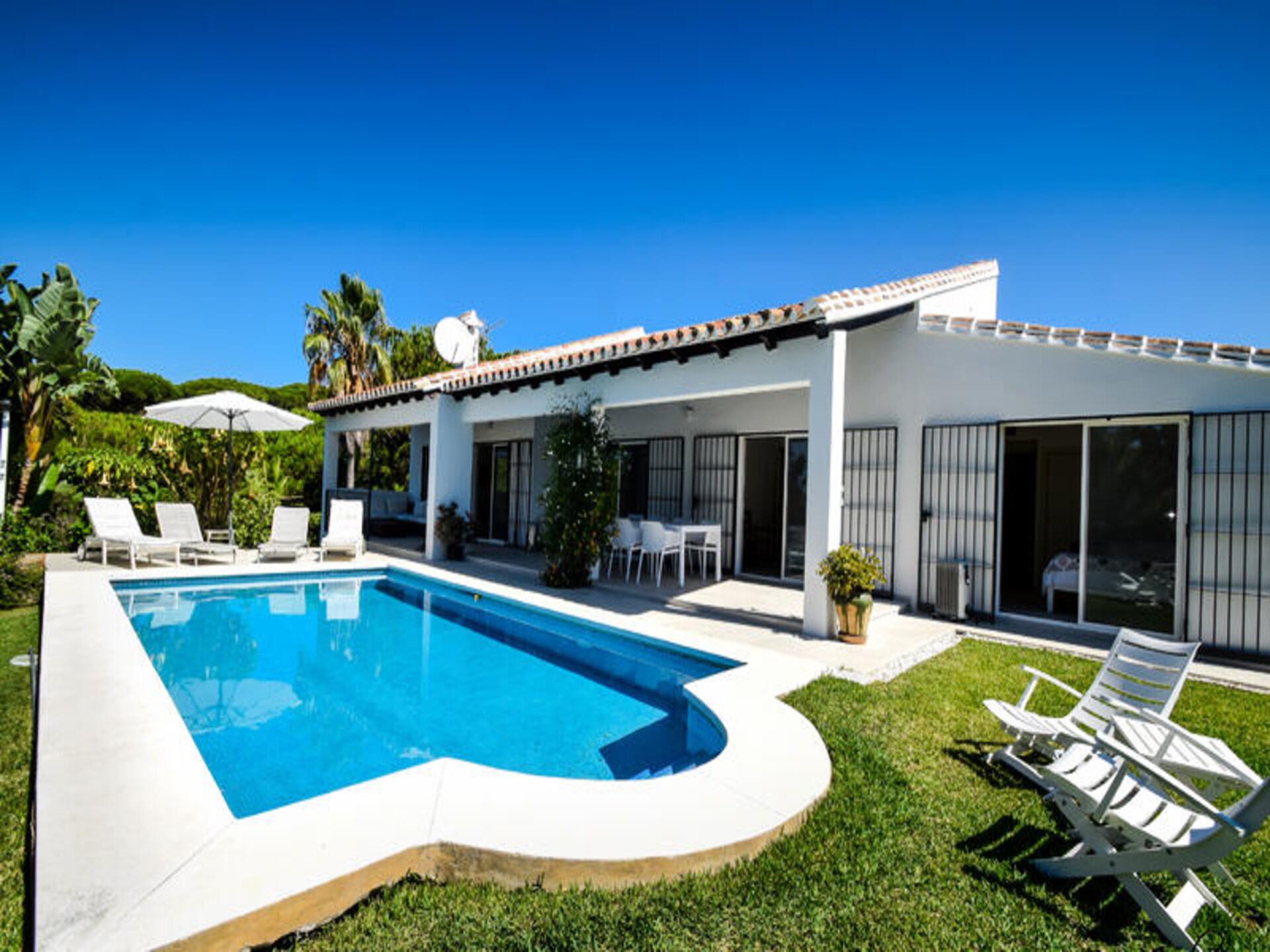 Zonovergoten appartement met privézwembad en tuin nabij Marbella - foto 23