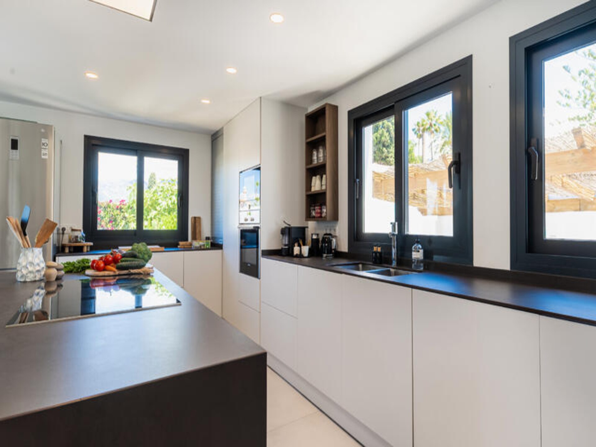 Luxe villa met zeezicht en zwembad in El Rosario, Marbella - foto 12