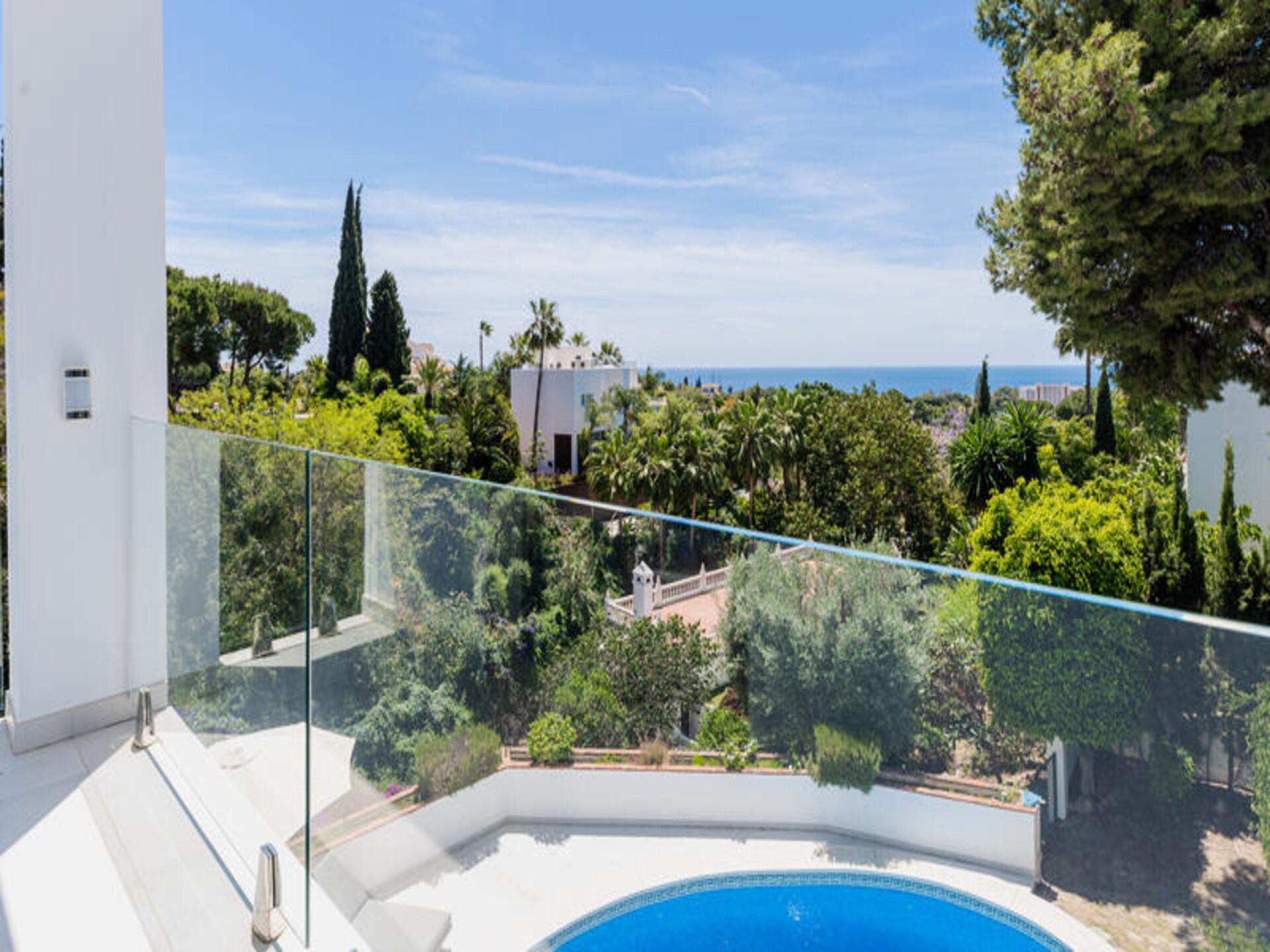Luxe villa met zeezicht en zwembad in El Rosario, Marbella - foto 18