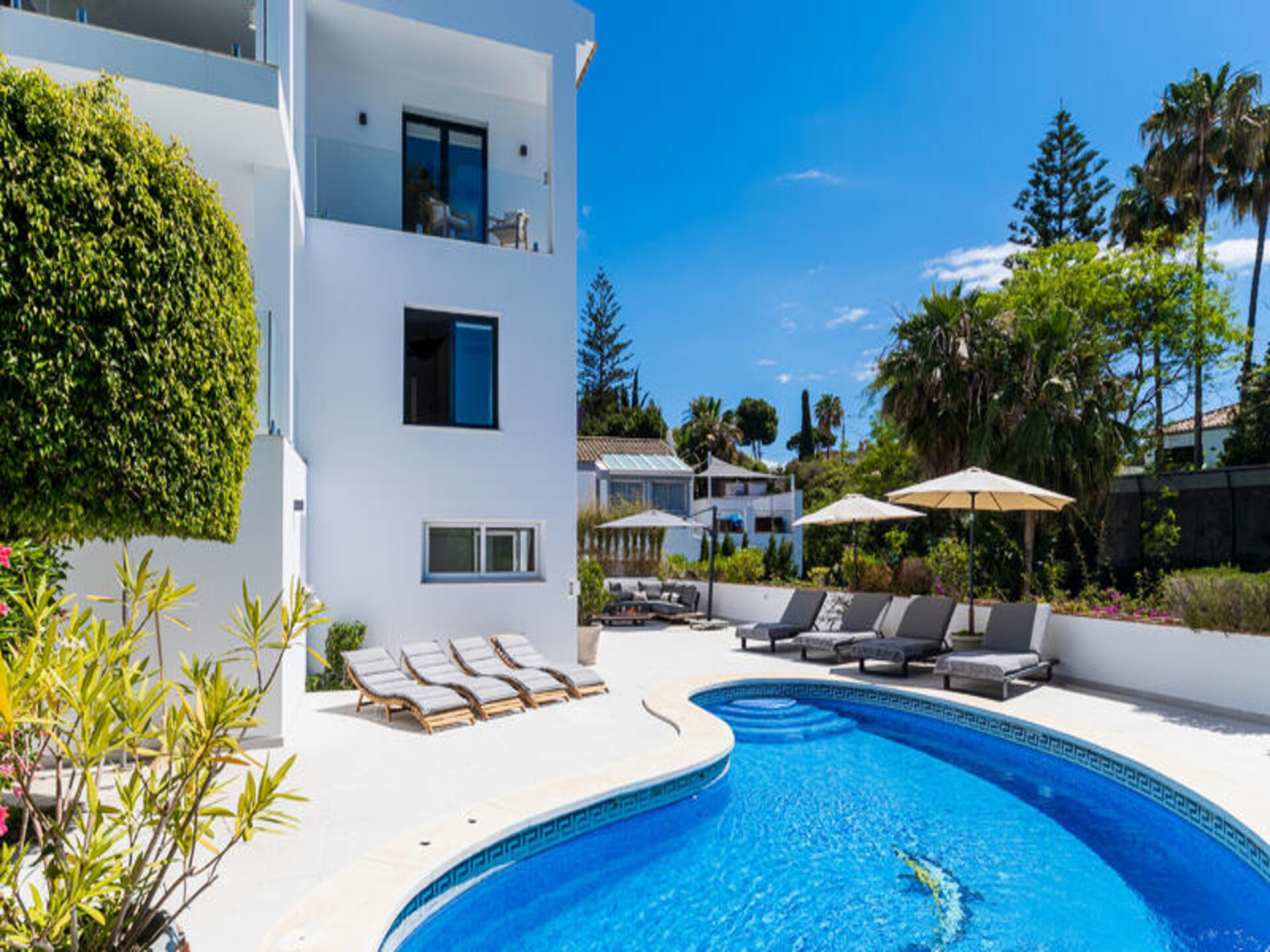 Luxe villa met zeezicht en zwembad in El Rosario, Marbella - foto 40
