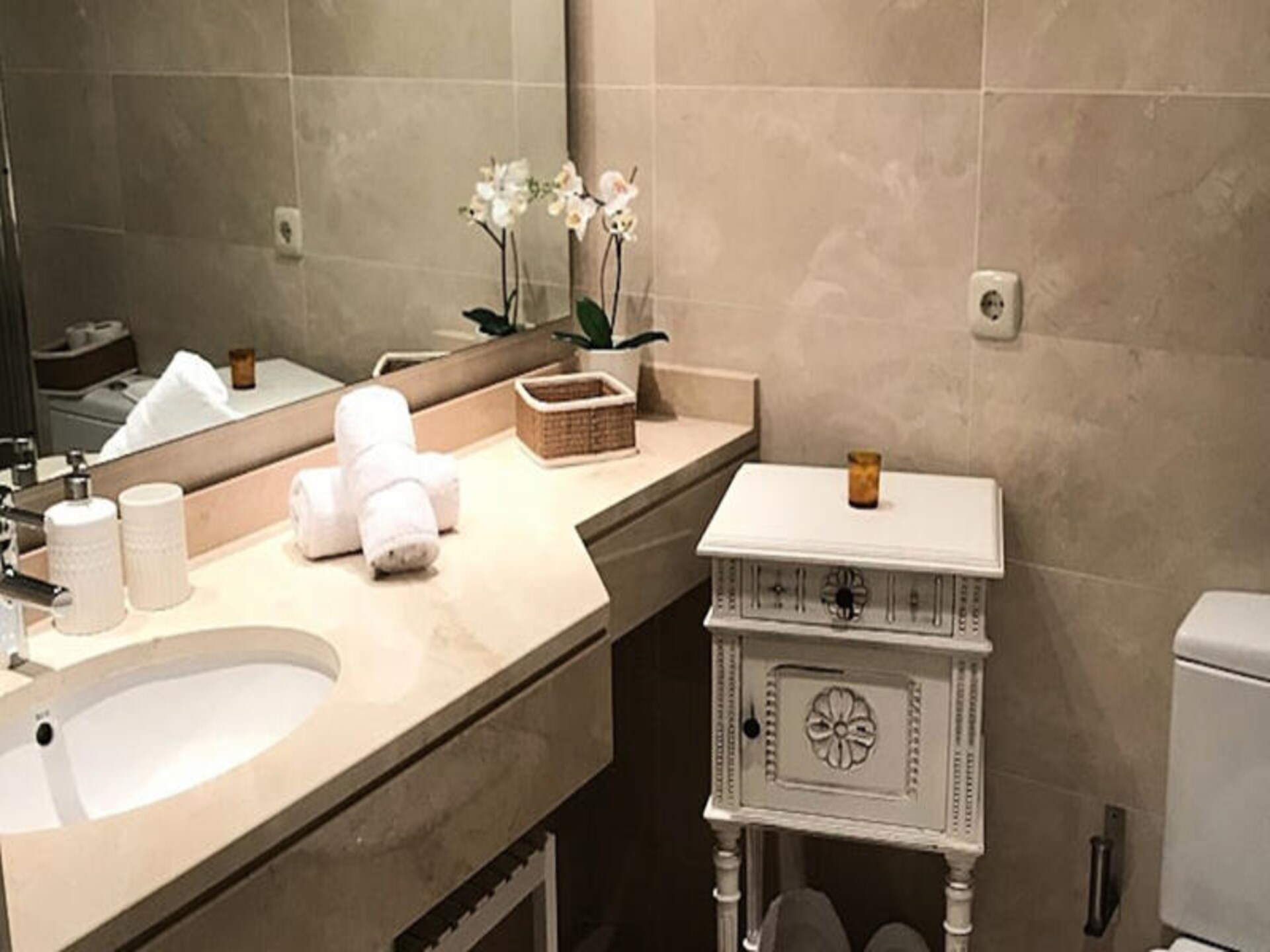 Modern appartement aan kristalheldere lagune in Casares, vlakbij Estepona - foto 13