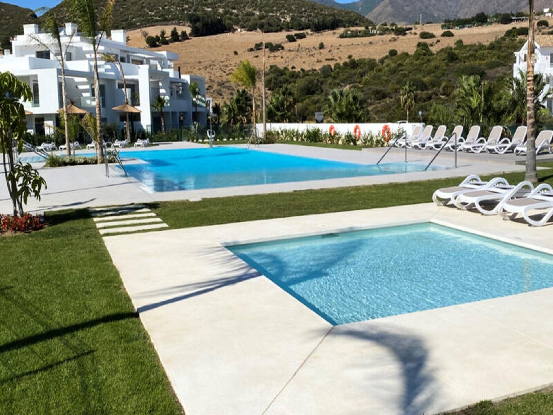 Modern appartement aan kristalheldere lagune in Casares, vlakbij Estepona - foto 27
