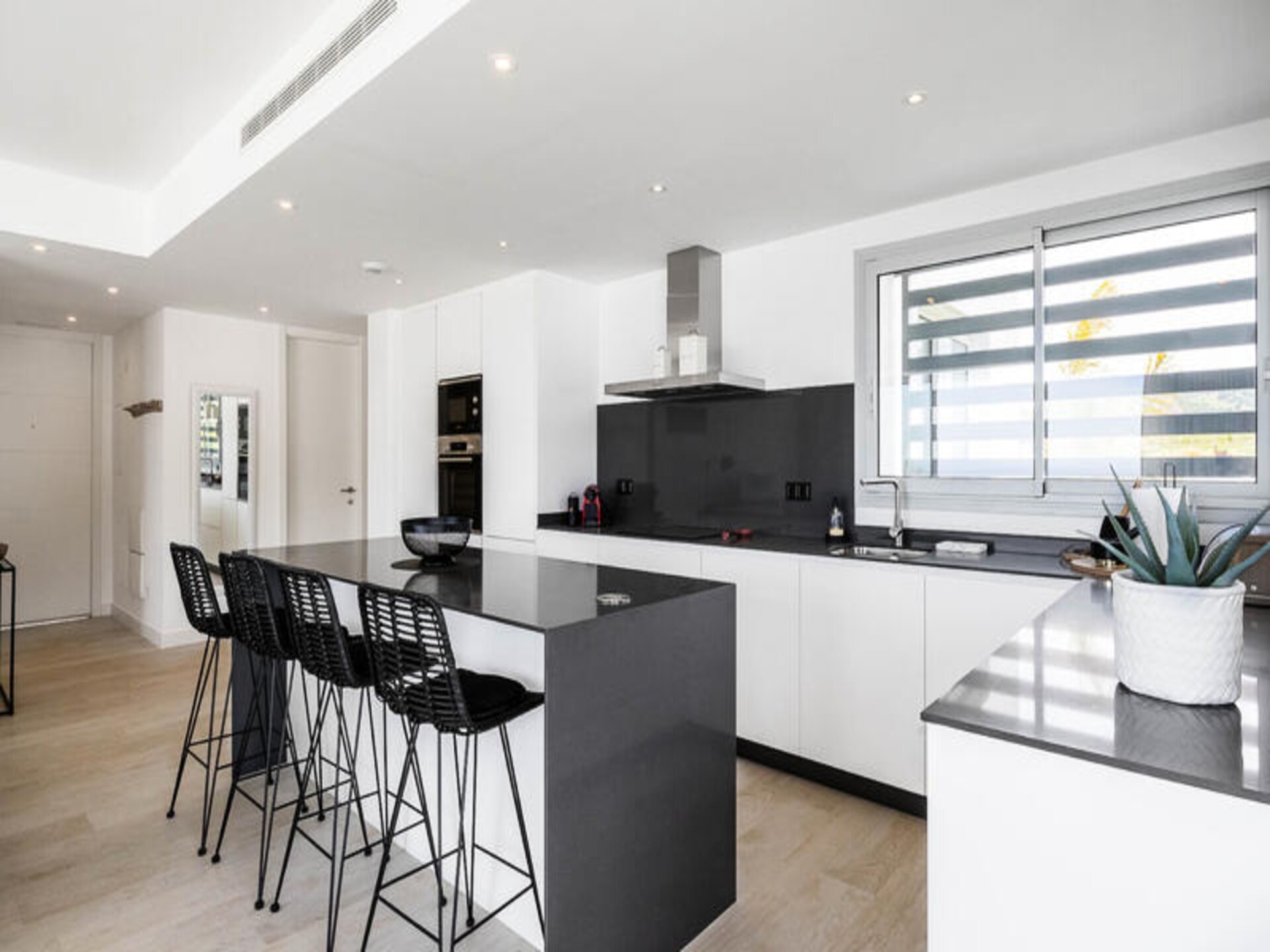Luxe appartement aan kristalheldere lagune bij Estepona - foto 11