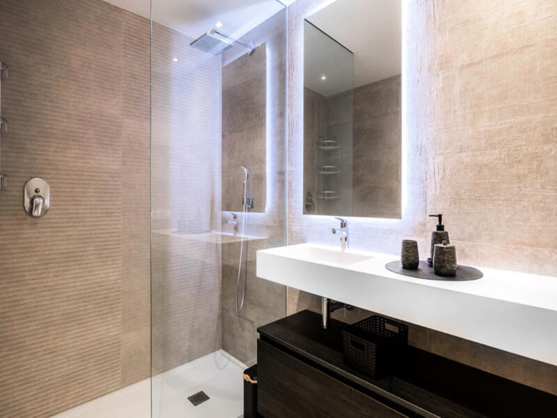 Luxe appartement aan kristalheldere lagune bij Estepona - foto 14