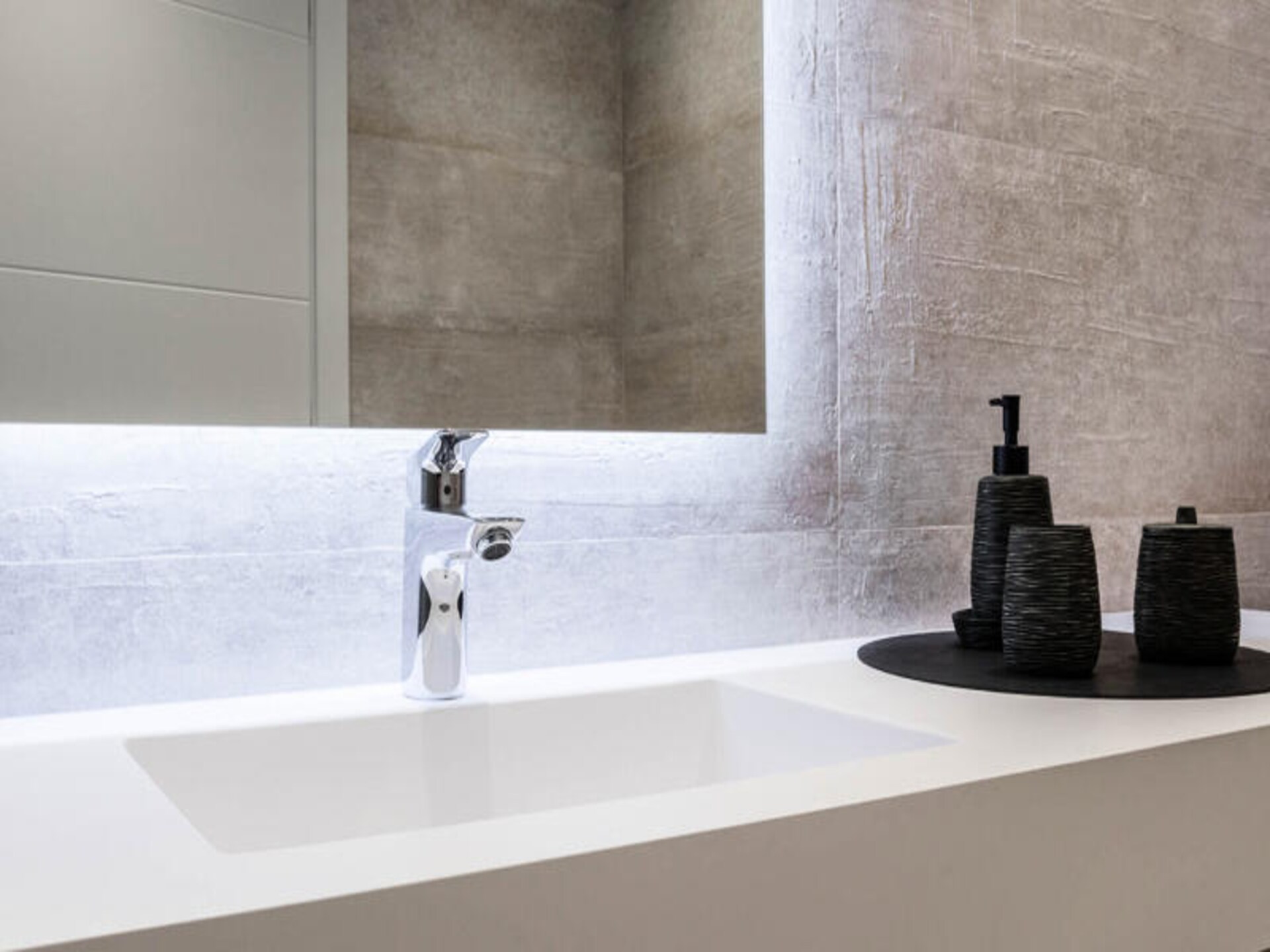 Luxe appartement aan kristalheldere lagune bij Estepona - foto 15