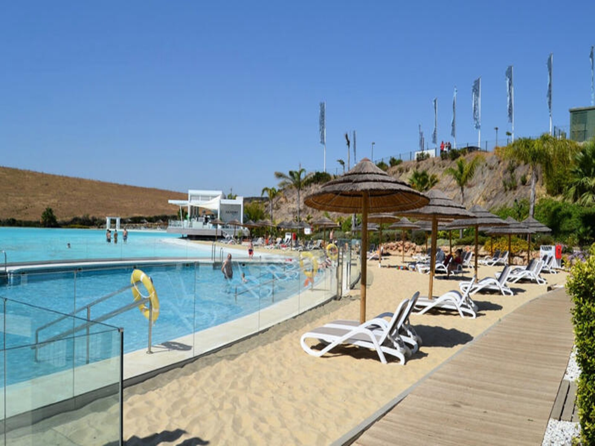 Luxe appartement aan kristalheldere lagune bij Estepona - foto 27