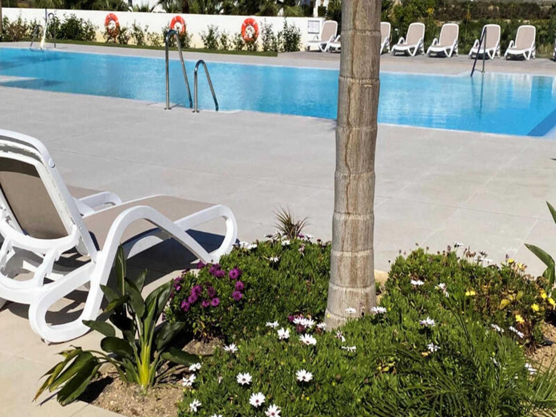 Luxe appartement aan kristalheldere lagune bij Estepona - foto 32