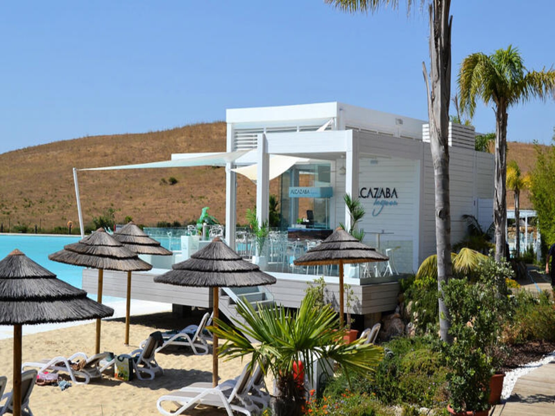 Luxe appartement aan kristalheldere lagune bij Estepona - foto 33