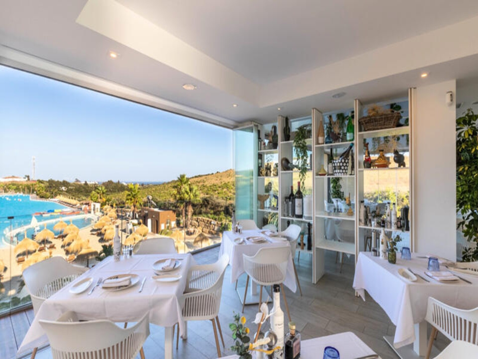 Luxe appartement aan kristalheldere lagune bij Estepona - foto 41