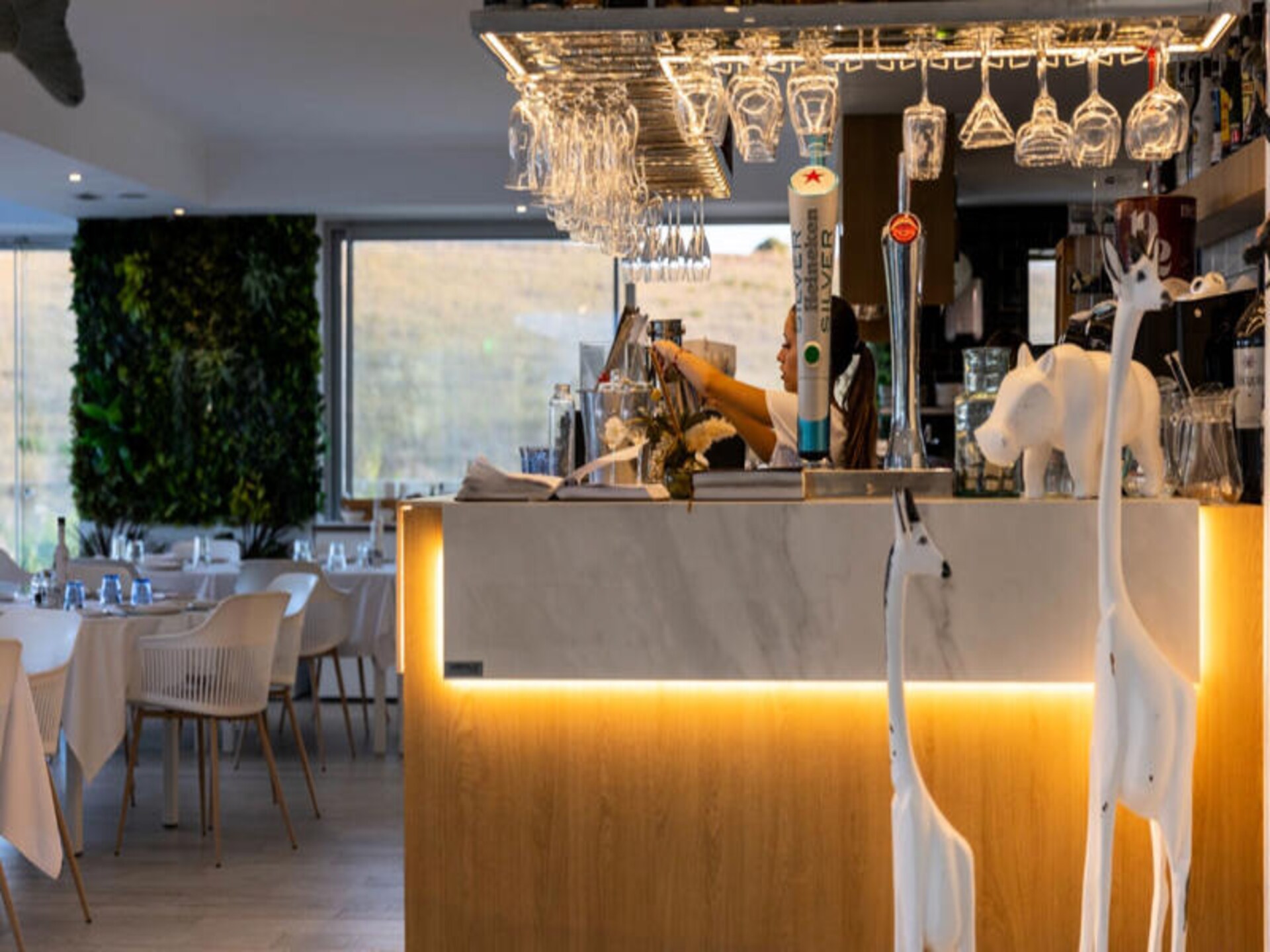 Luxe appartement aan kristalheldere lagune bij Estepona - foto 44