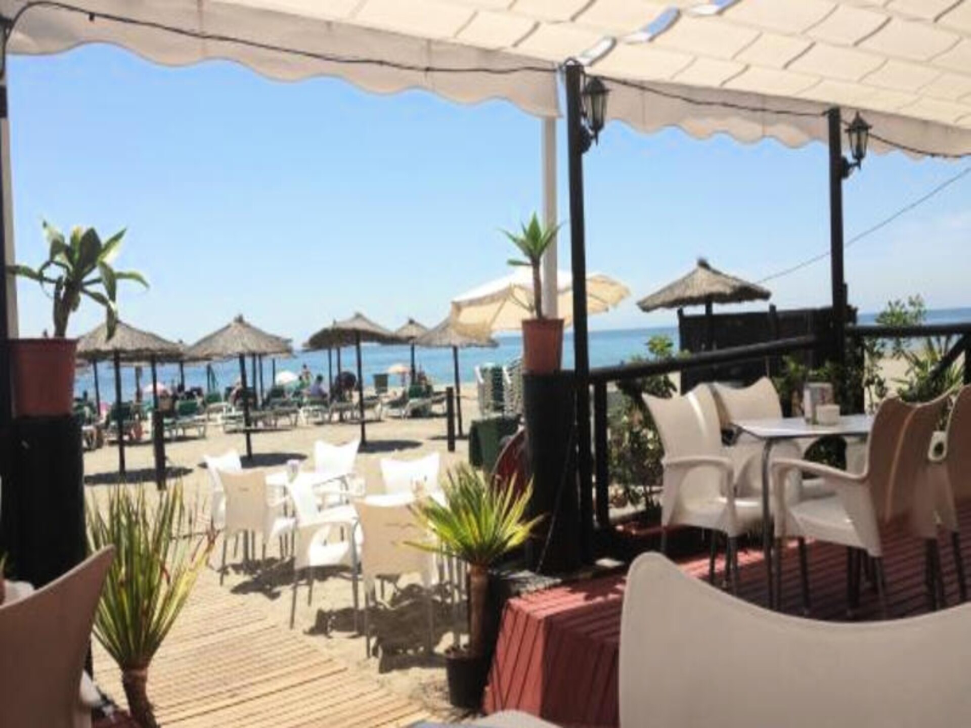 Luxe appartement aan kristalheldere lagune bij Estepona - foto 47