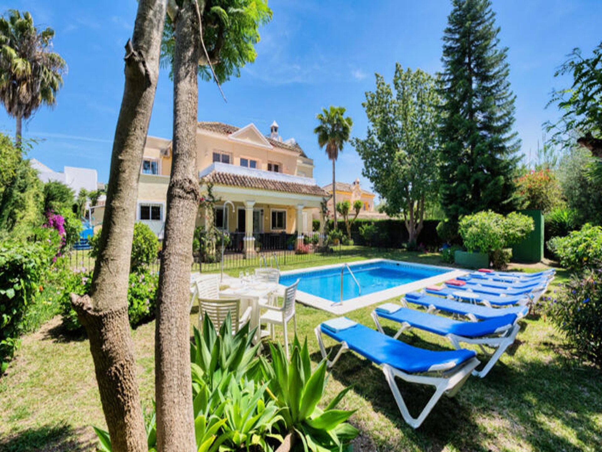Elegante villa met dakterras en zwembad nabij Marbella - foto 4