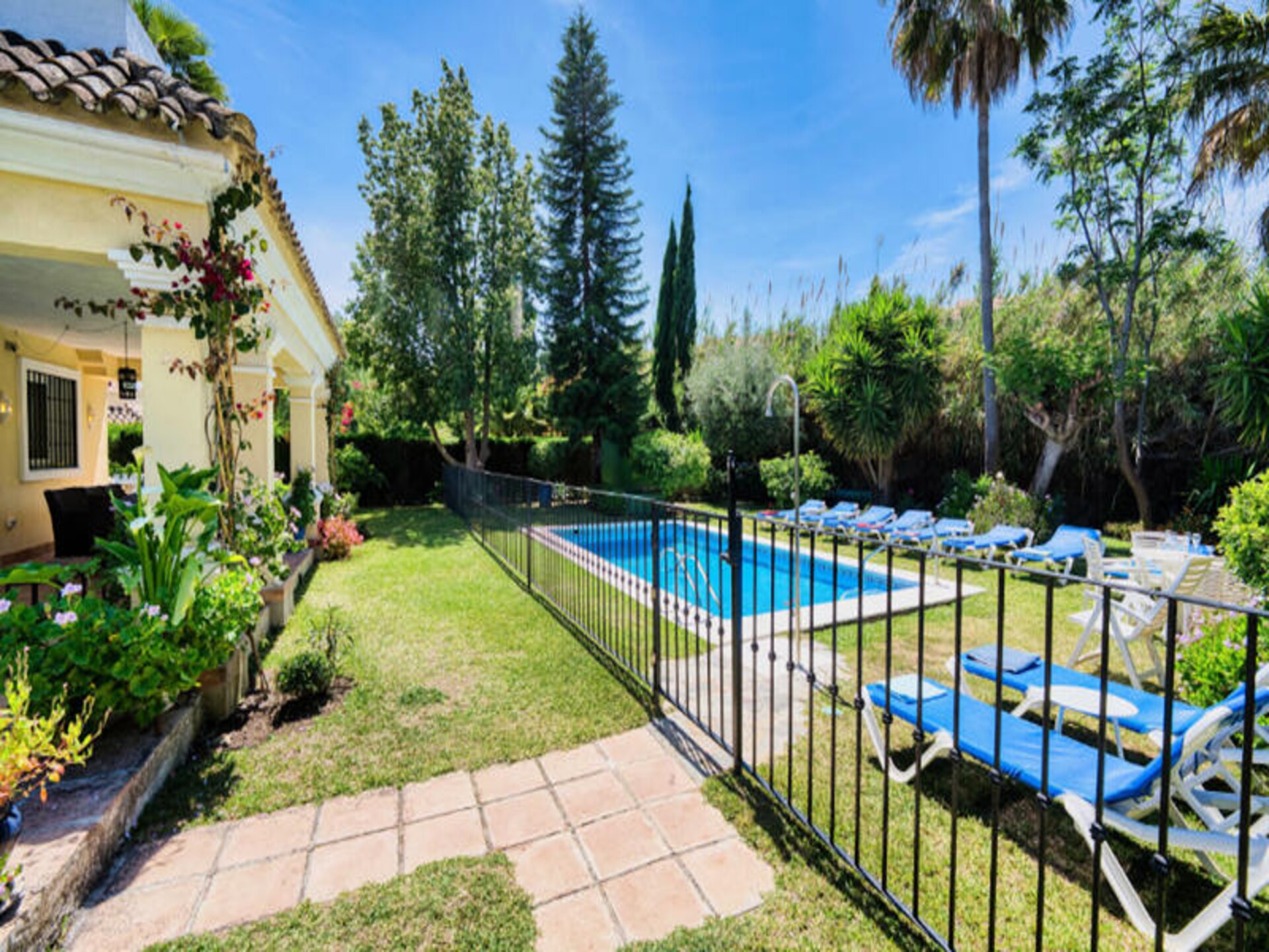 Elegante villa met dakterras en zwembad nabij Marbella - foto 21