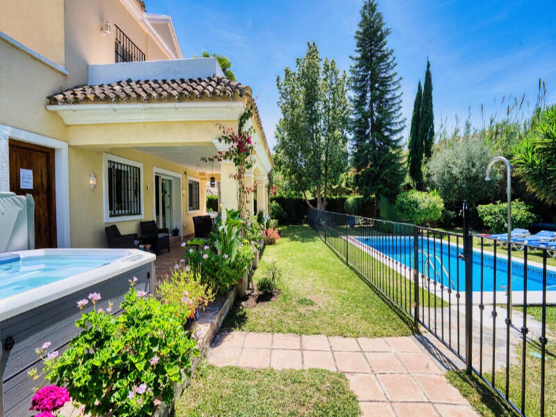 Elegante villa met dakterras en zwembad nabij Marbella - foto 24