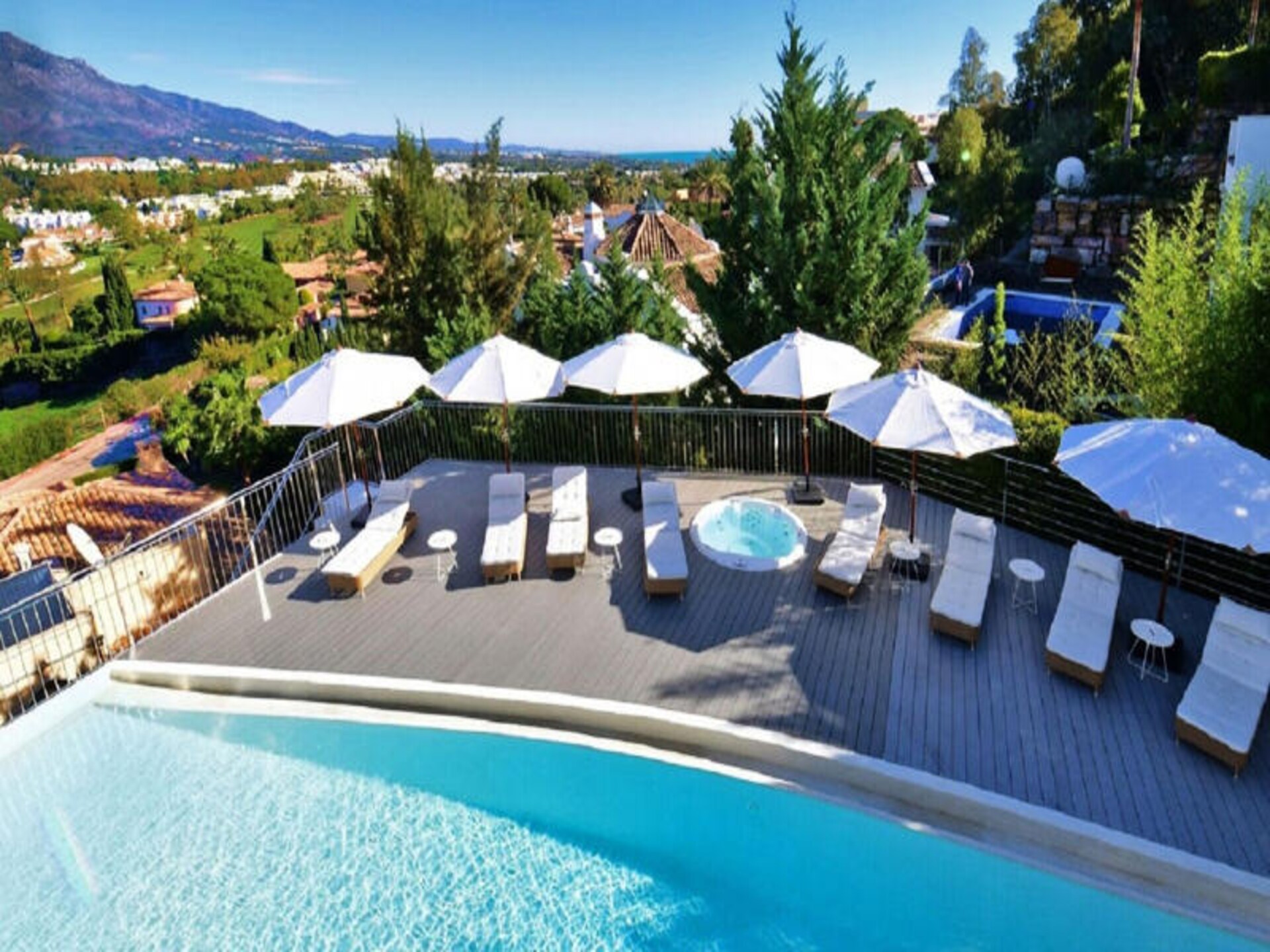 Luxe villa voor 16 personen in Nueva Andalucía met privézwembad en panoramisch uitzicht op zee - foto 8