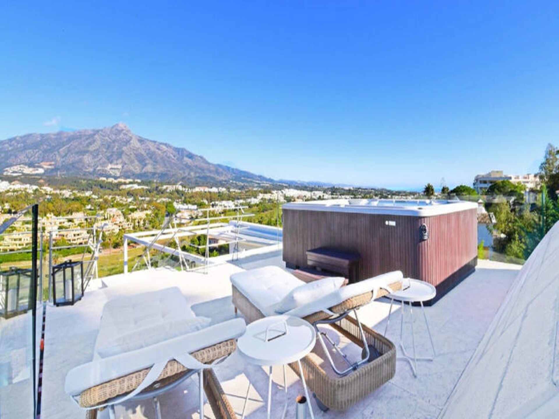 Luxe villa voor 16 personen in Nueva Andalucía met privézwembad en panoramisch uitzicht op zee - foto 10