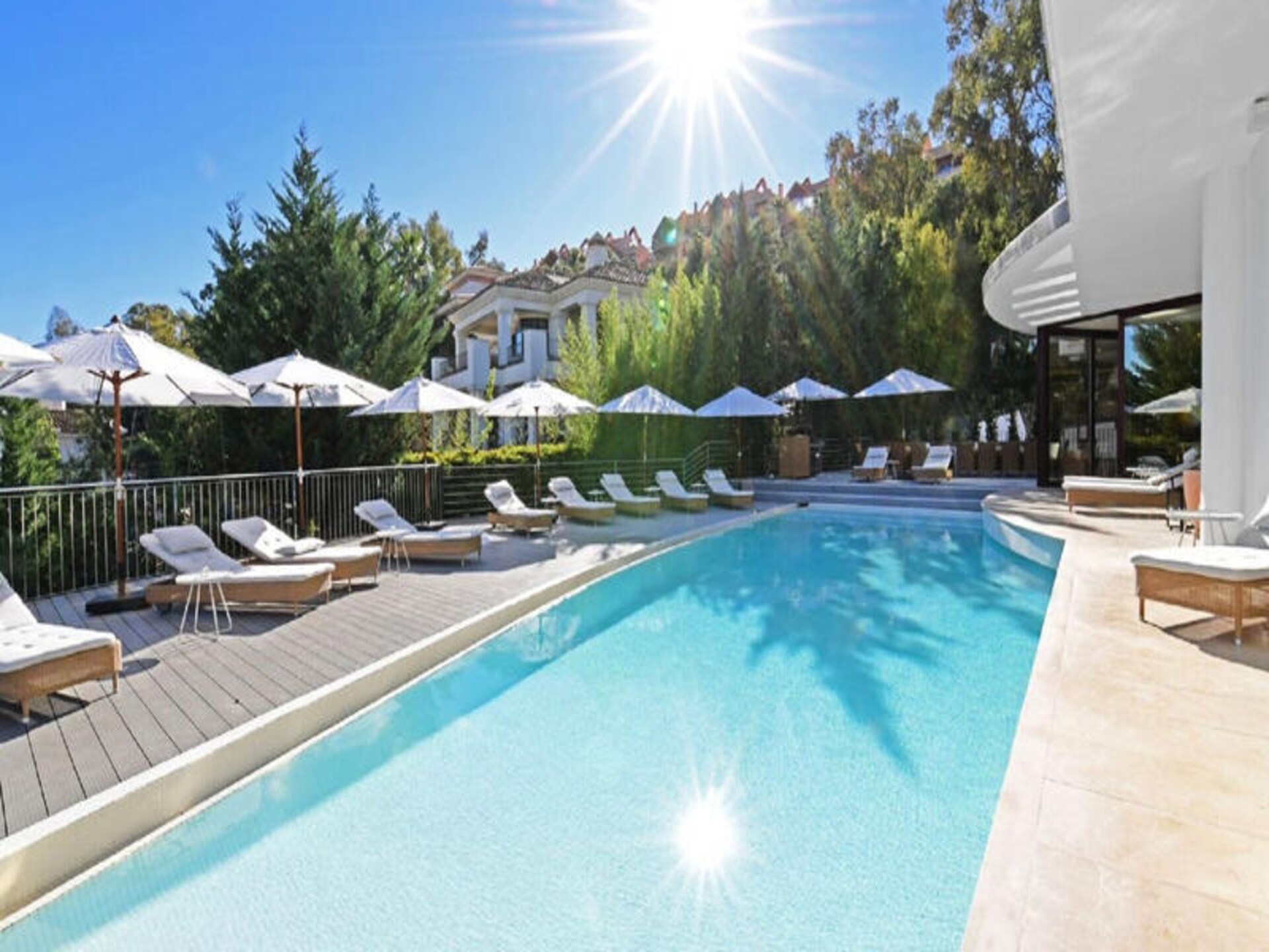 Luxe villa voor 16 personen in Nueva Andalucía met privézwembad en panoramisch uitzicht op zee - foto 11