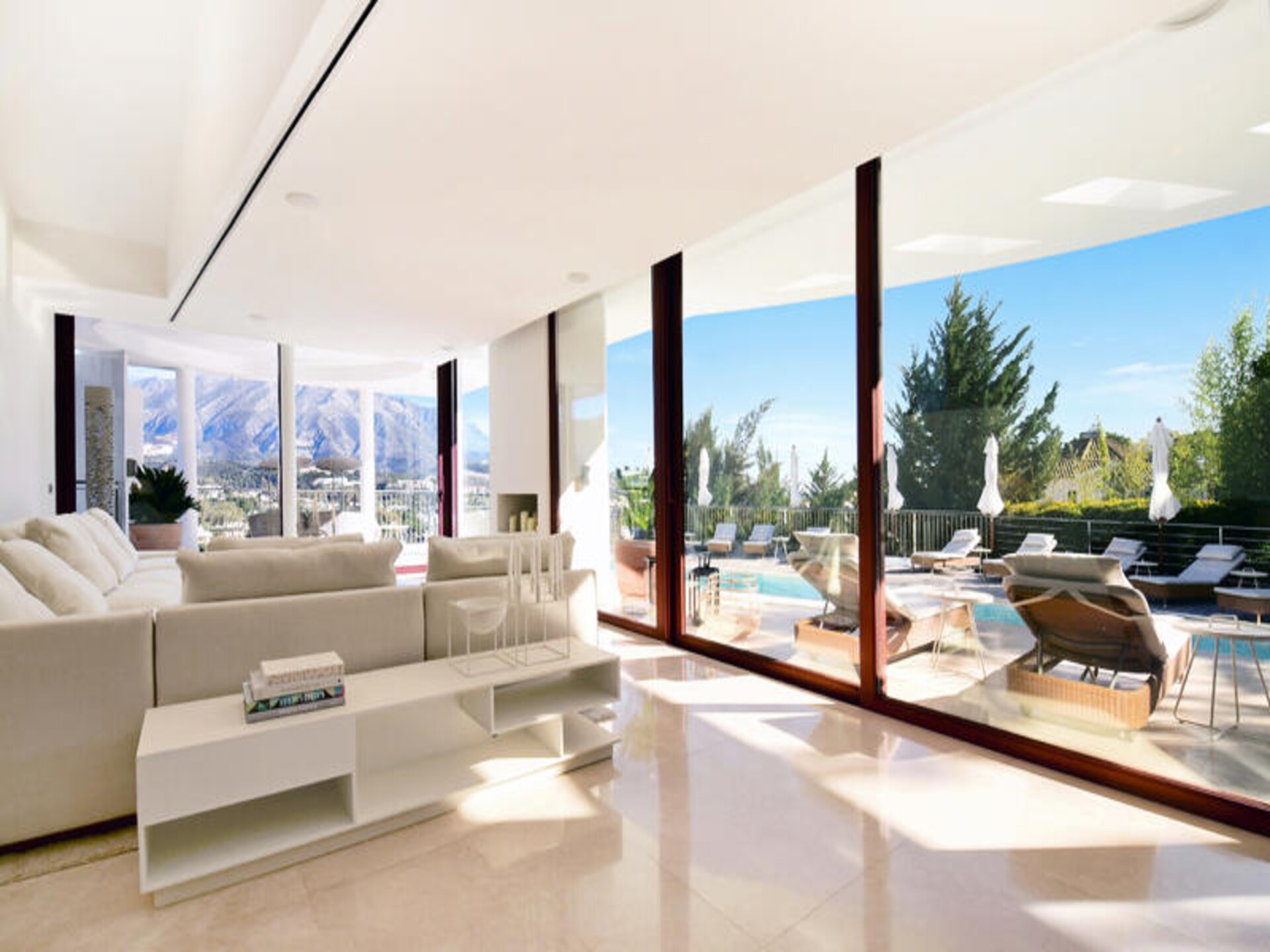 Luxe villa voor 16 personen in Nueva Andalucía met privézwembad en panoramisch uitzicht op zee - foto 12