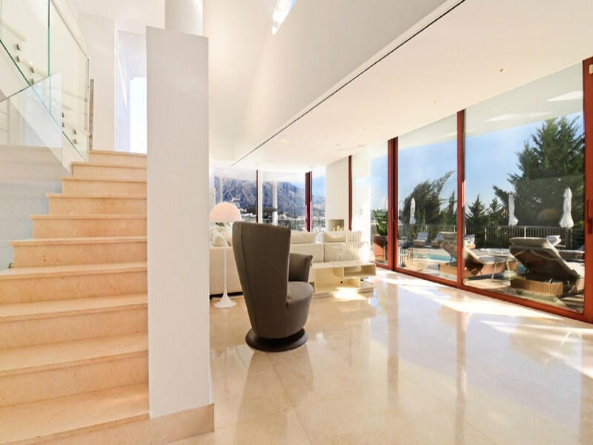 Luxe villa voor 16 personen in Nueva Andalucía met privézwembad en panoramisch uitzicht op zee - foto 13