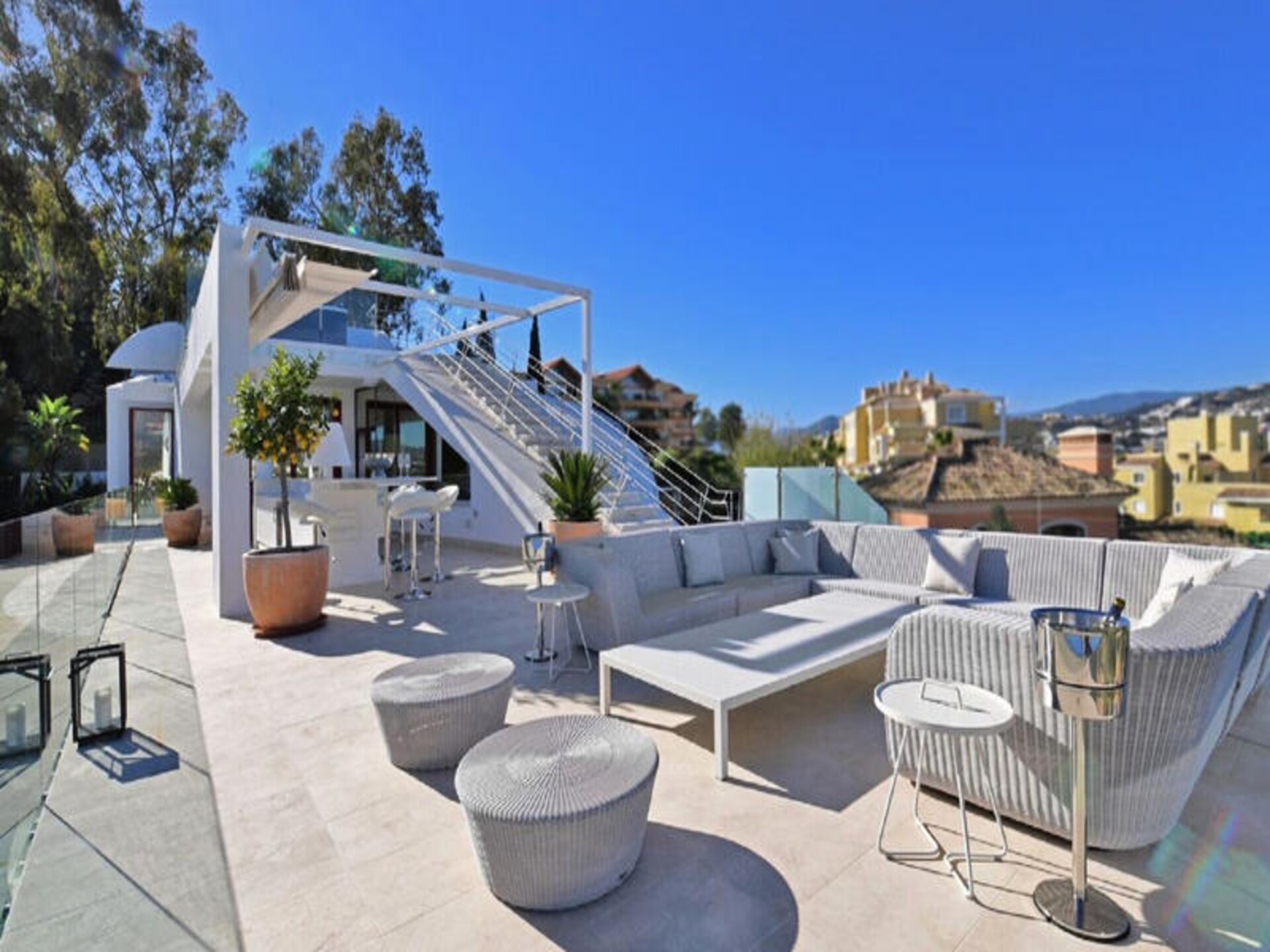 Luxe villa voor 16 personen in Nueva Andalucía met privézwembad en panoramisch uitzicht op zee - foto 46