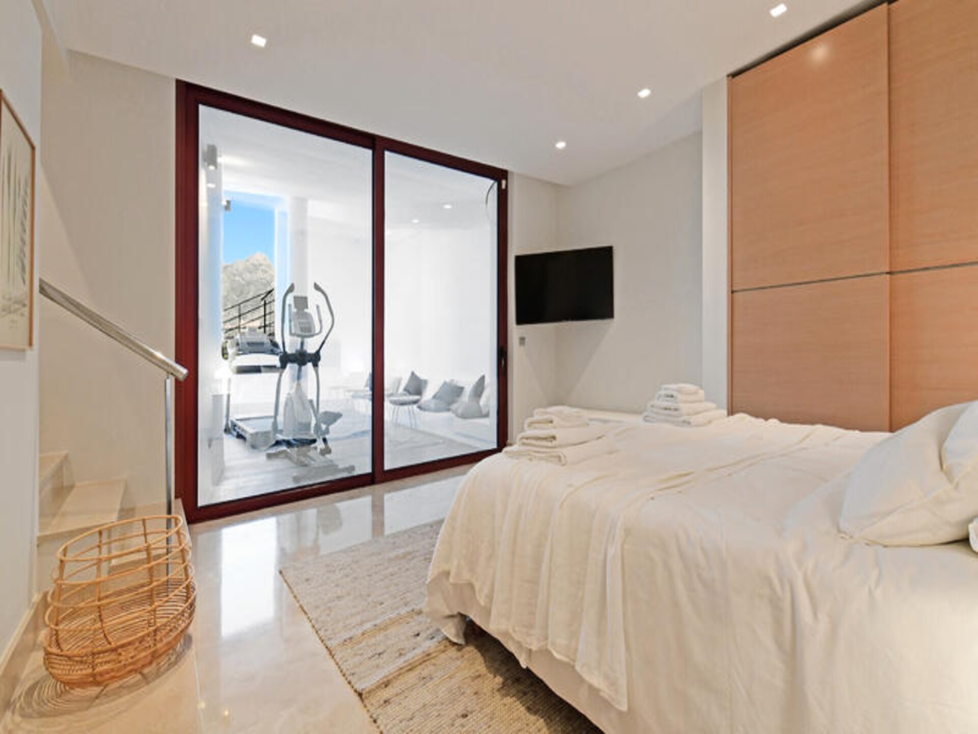Luxe villa voor 16 personen in Nueva Andalucía met privézwembad en panoramisch uitzicht op zee - foto 48