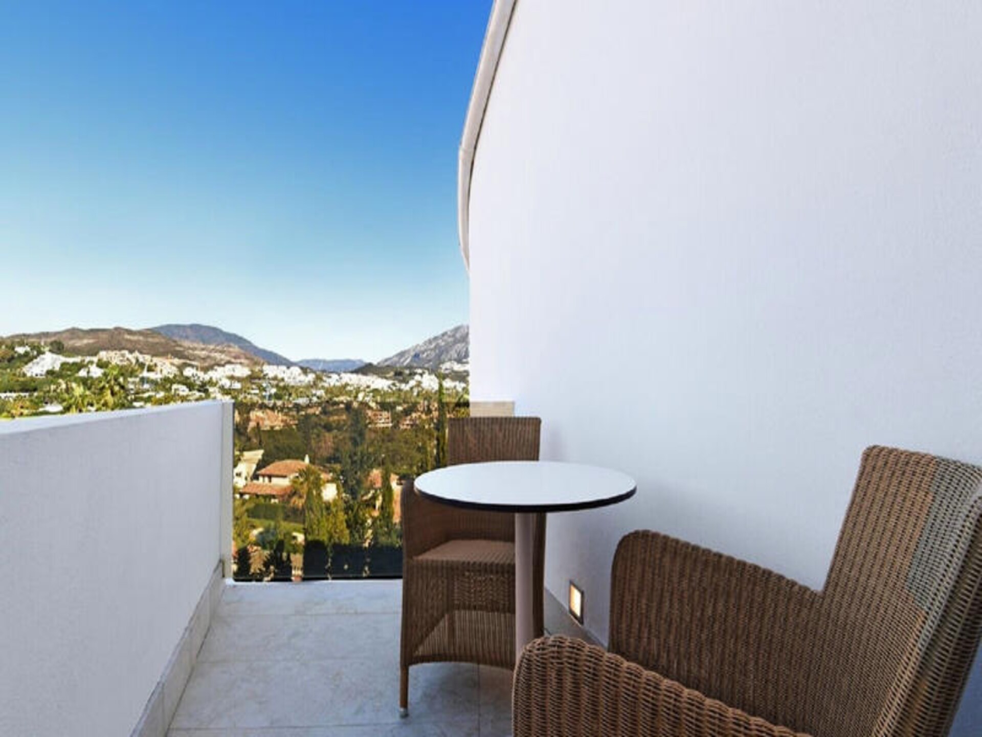 Luxe villa voor 16 personen in Nueva Andalucía met privézwembad en panoramisch uitzicht op zee - foto 50