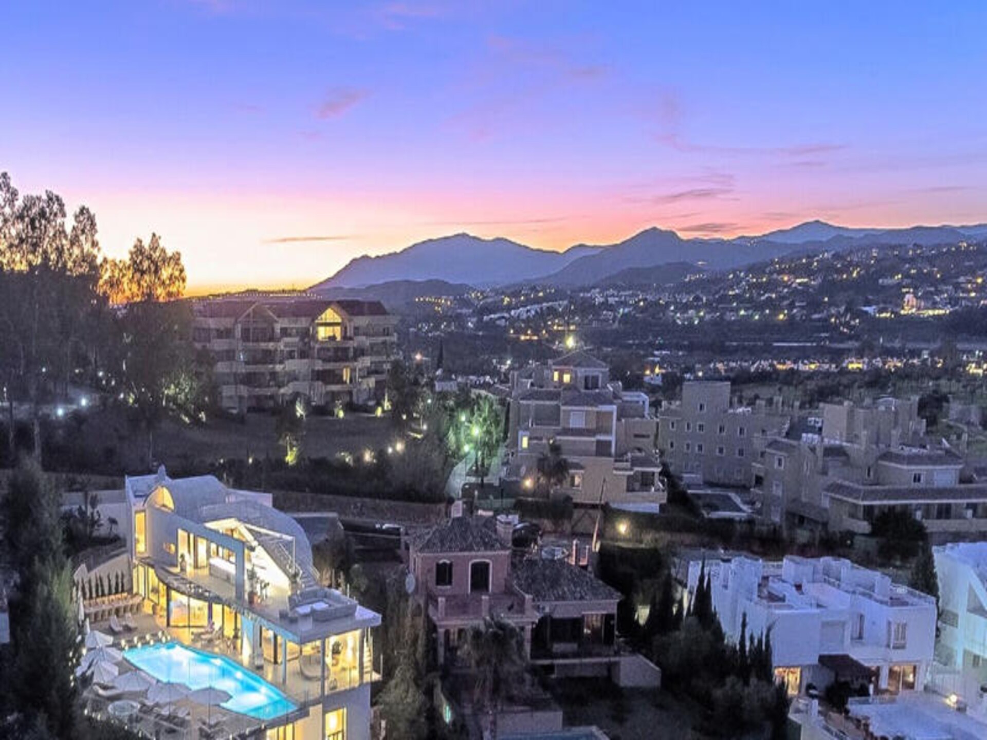 Luxe villa voor 16 personen in Nueva Andalucía met privézwembad en panoramisch uitzicht op zee - foto 55
