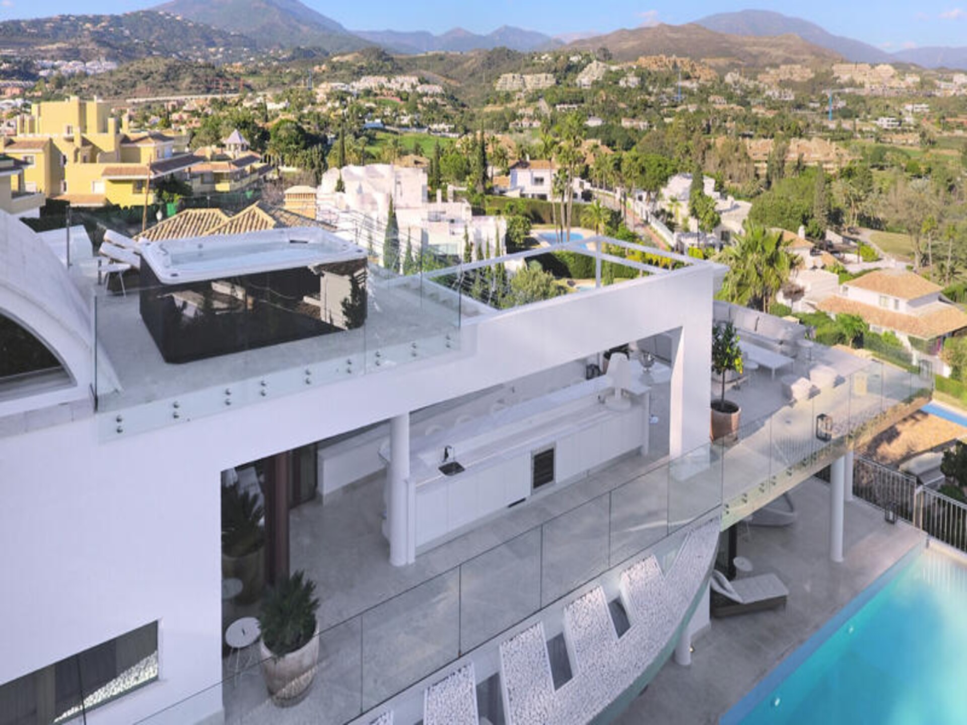 Luxe villa voor 16 personen in Nueva Andalucía met privézwembad en panoramisch uitzicht op zee - foto 58
