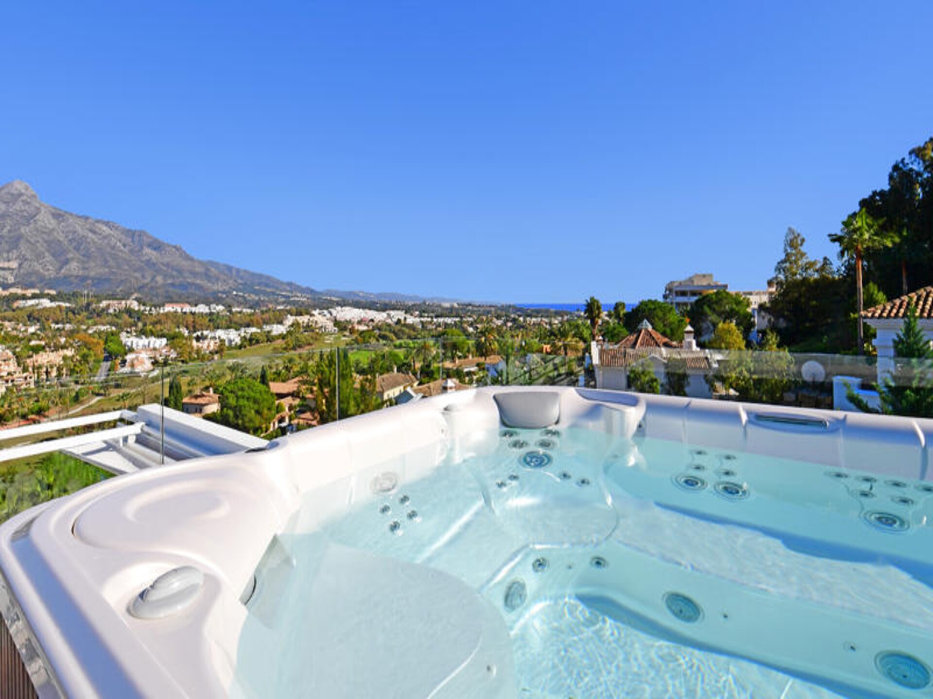 Luxe villa voor 16 personen in Nueva Andalucía met privézwembad en panoramisch uitzicht op zee - foto 64